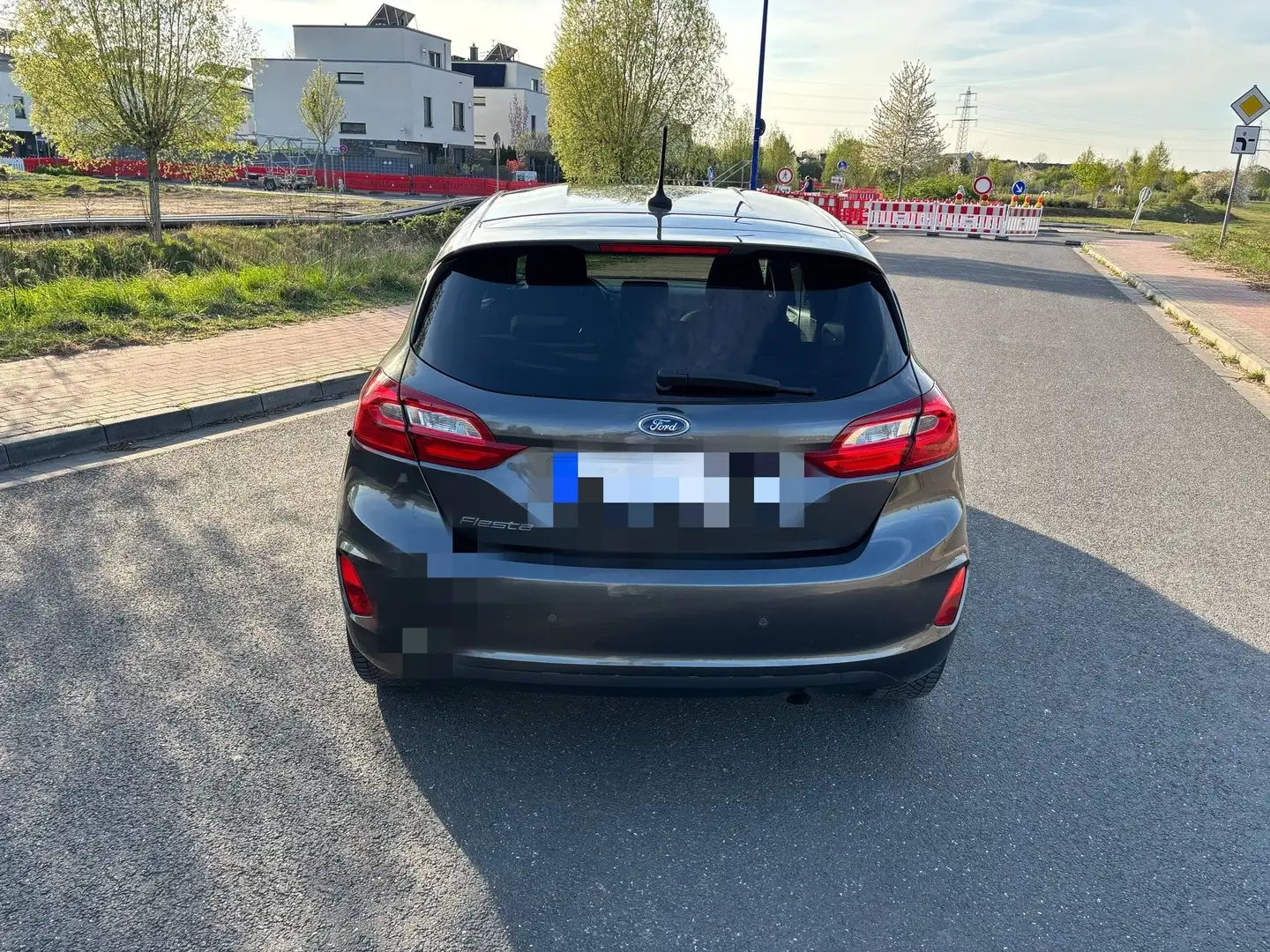 Ford Fiesta 1.1 S&S COOL&CONNECT Grau - 2