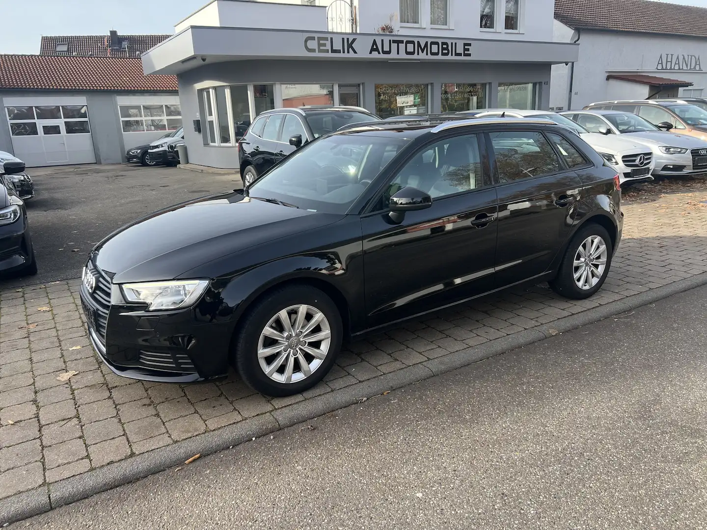 Audi A3 Audi 1.6 Tdi Sportback S-tronic navi Schwarz - 1