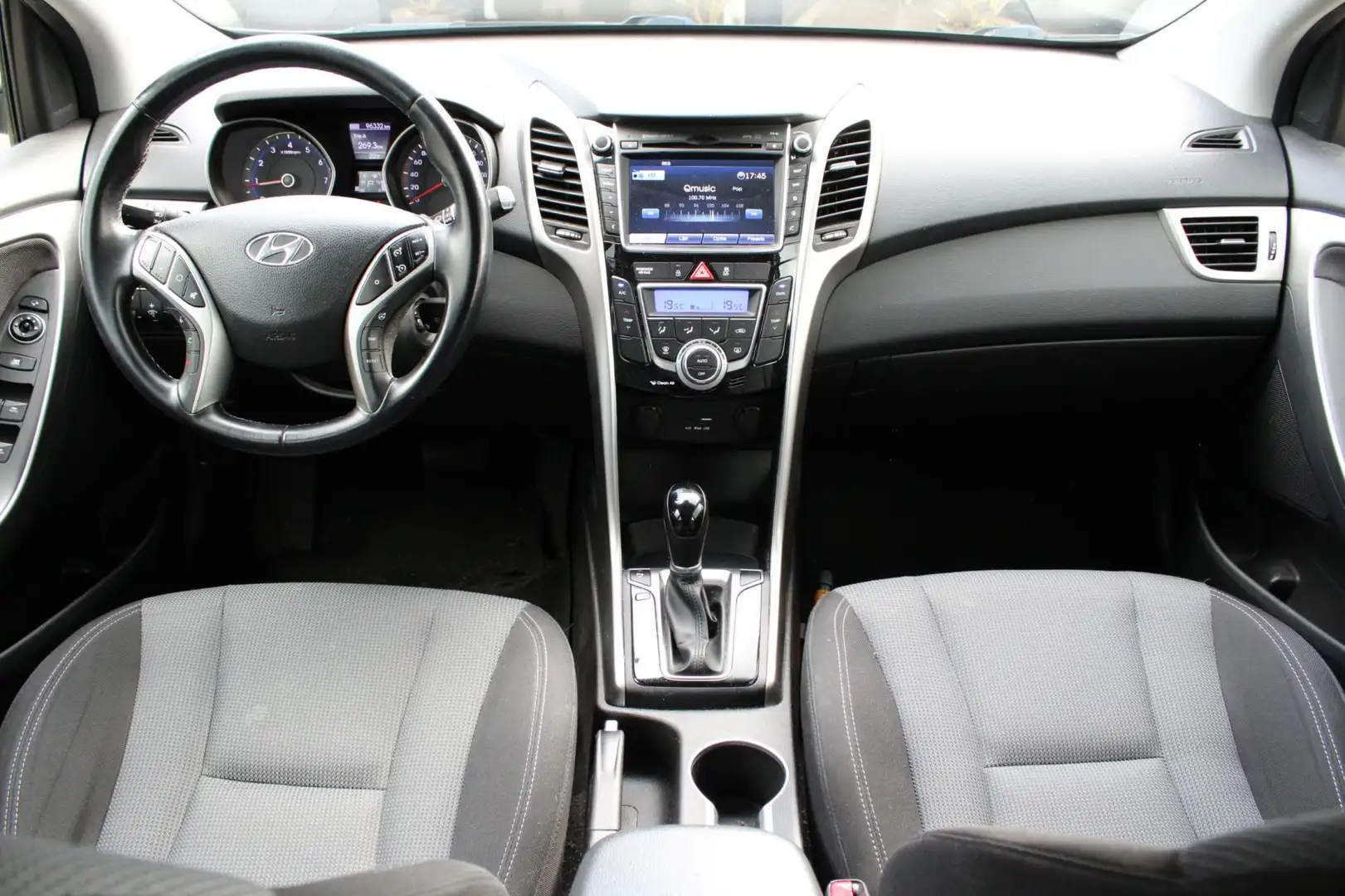 Hyundai i30 1.6 GDi Comfort Schwarz - 2