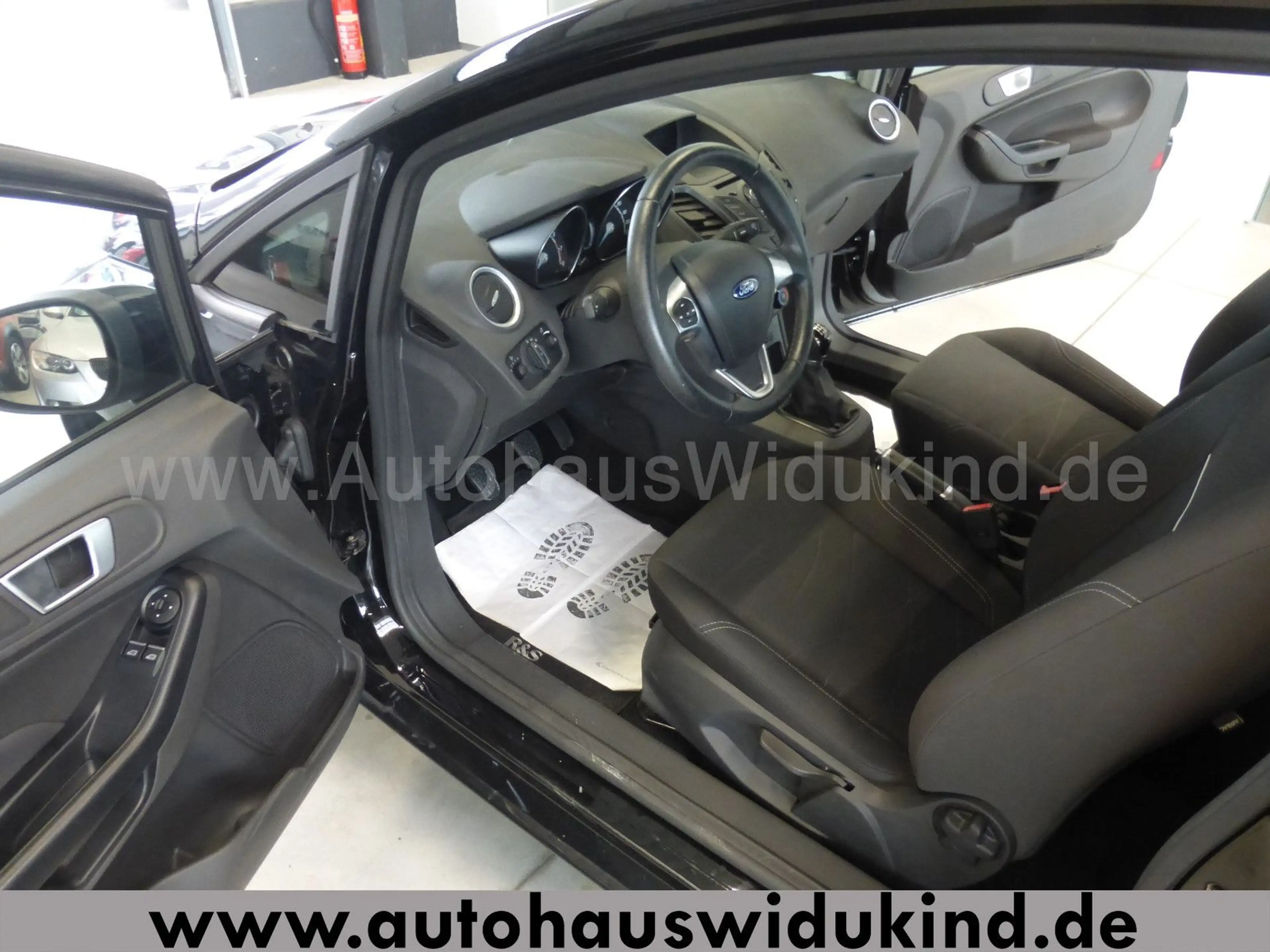 Ford Fiesta 1,25 Trend Klima nur 23 000 km TÜV AU neu — photo 9
