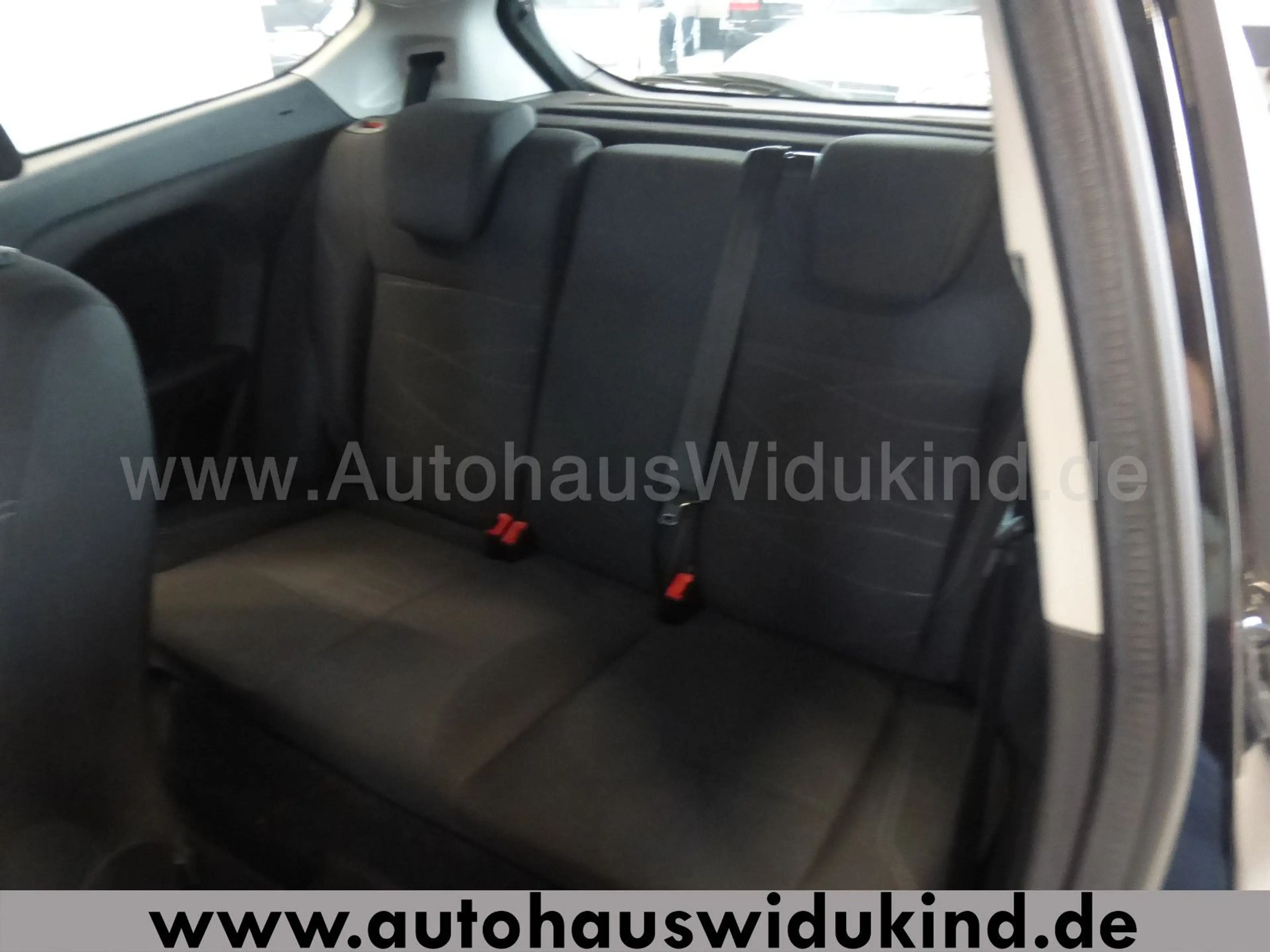 Ford Fiesta 1,25 Trend Klima nur 23 000 km TÜV AU neu — photo 13