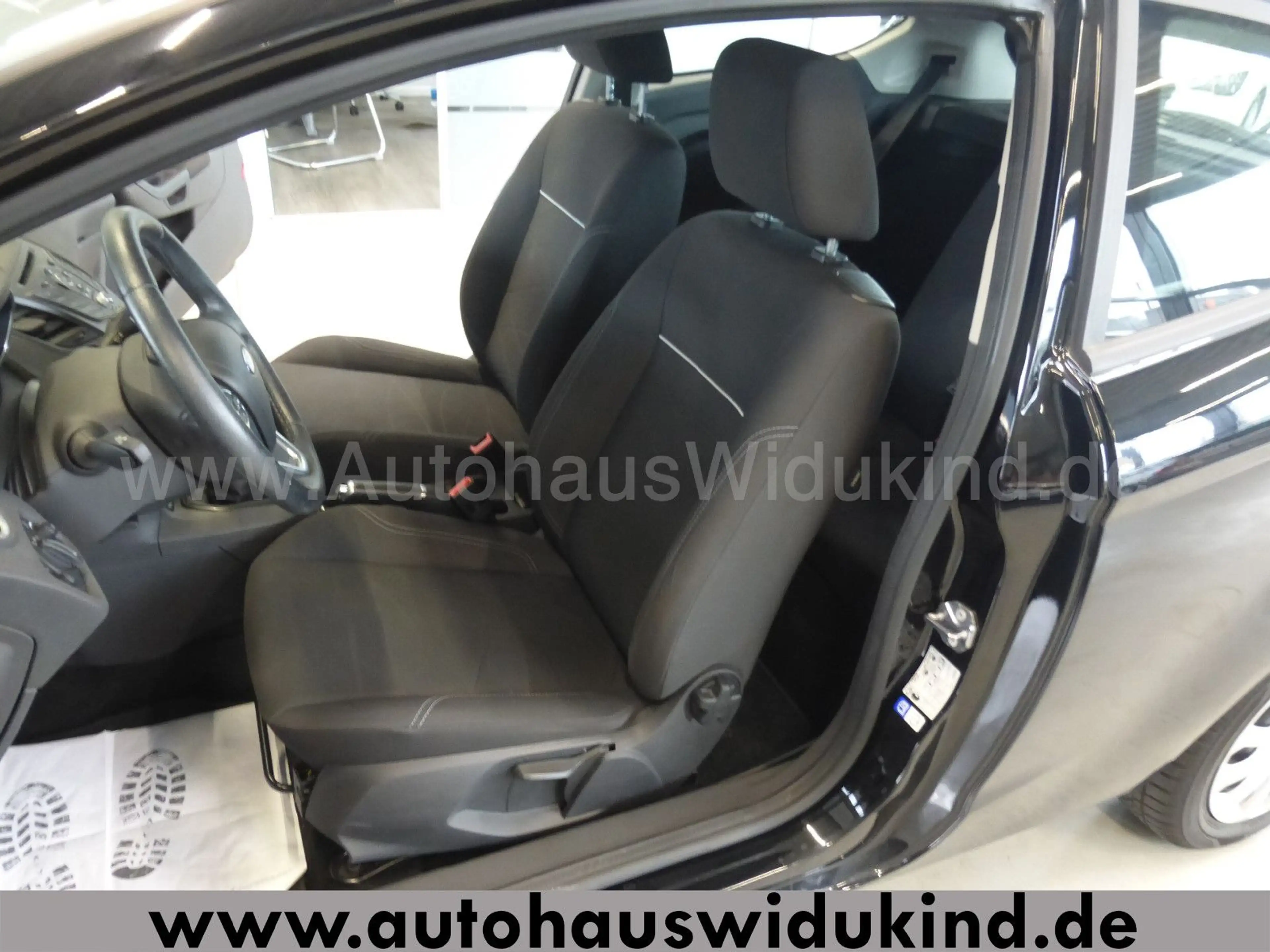 Ford Fiesta 1,25 Trend Klima nur 23 000 km TÜV AU neu — photo 10