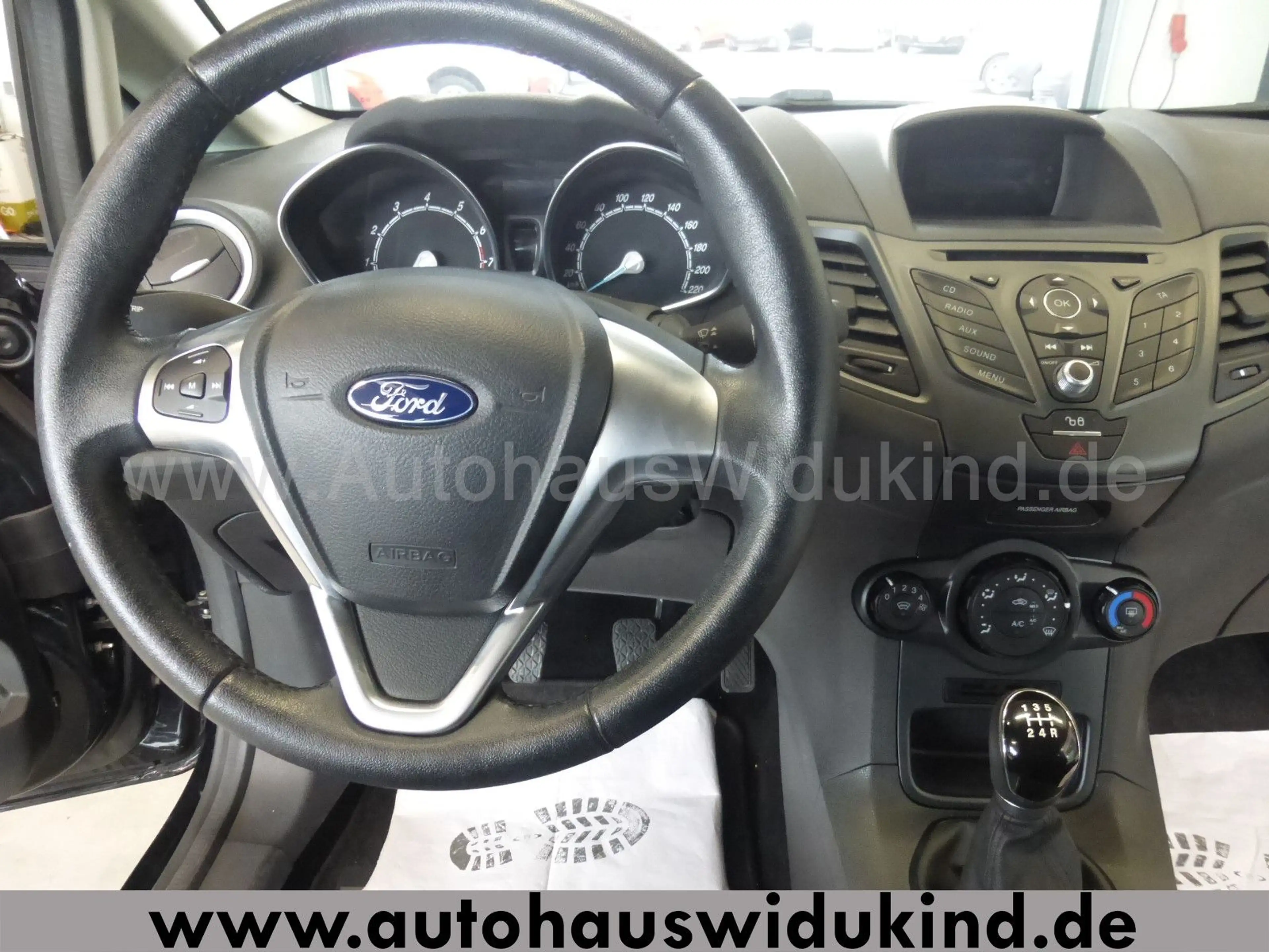 Ford Fiesta 1,25 Trend Klima nur 23 000 km TÜV AU neu — photo 15