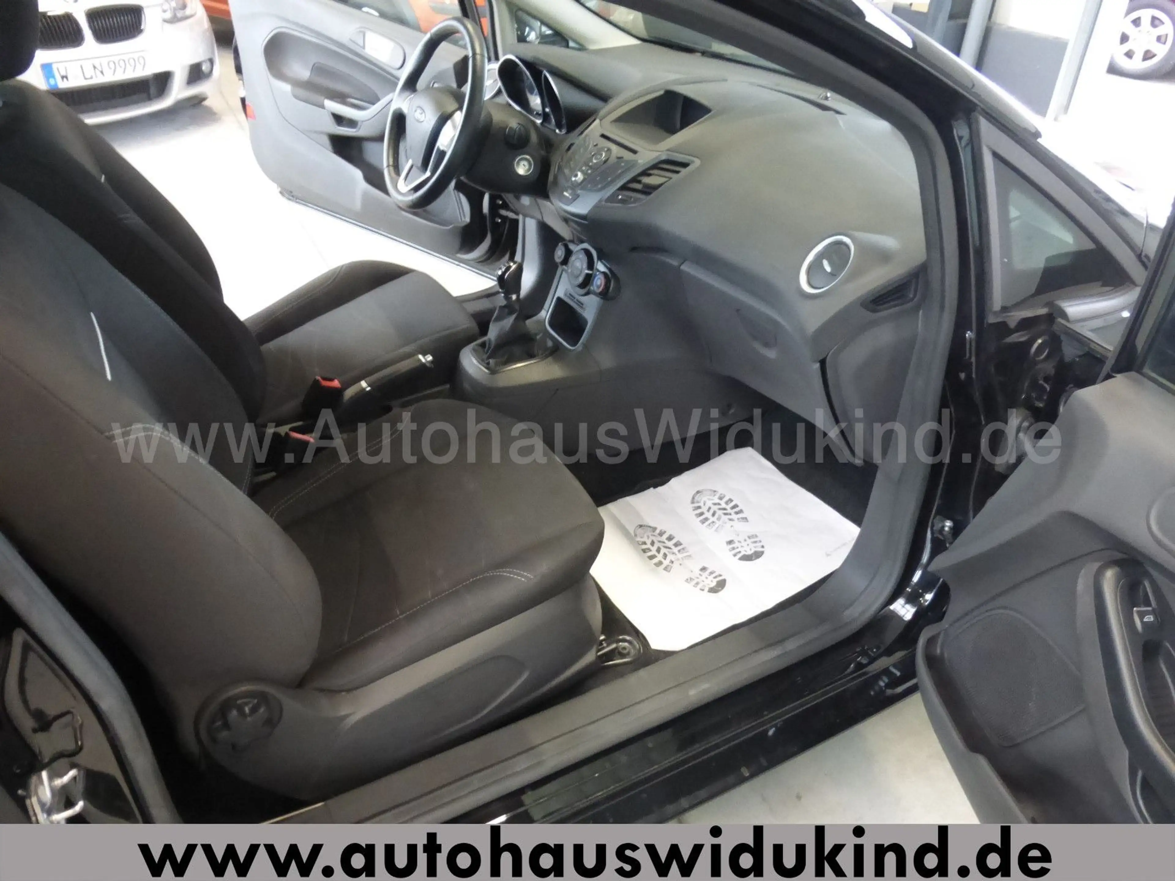 Ford Fiesta 1,25 Trend Klima nur 23 000 km TÜV AU neu — photo 11