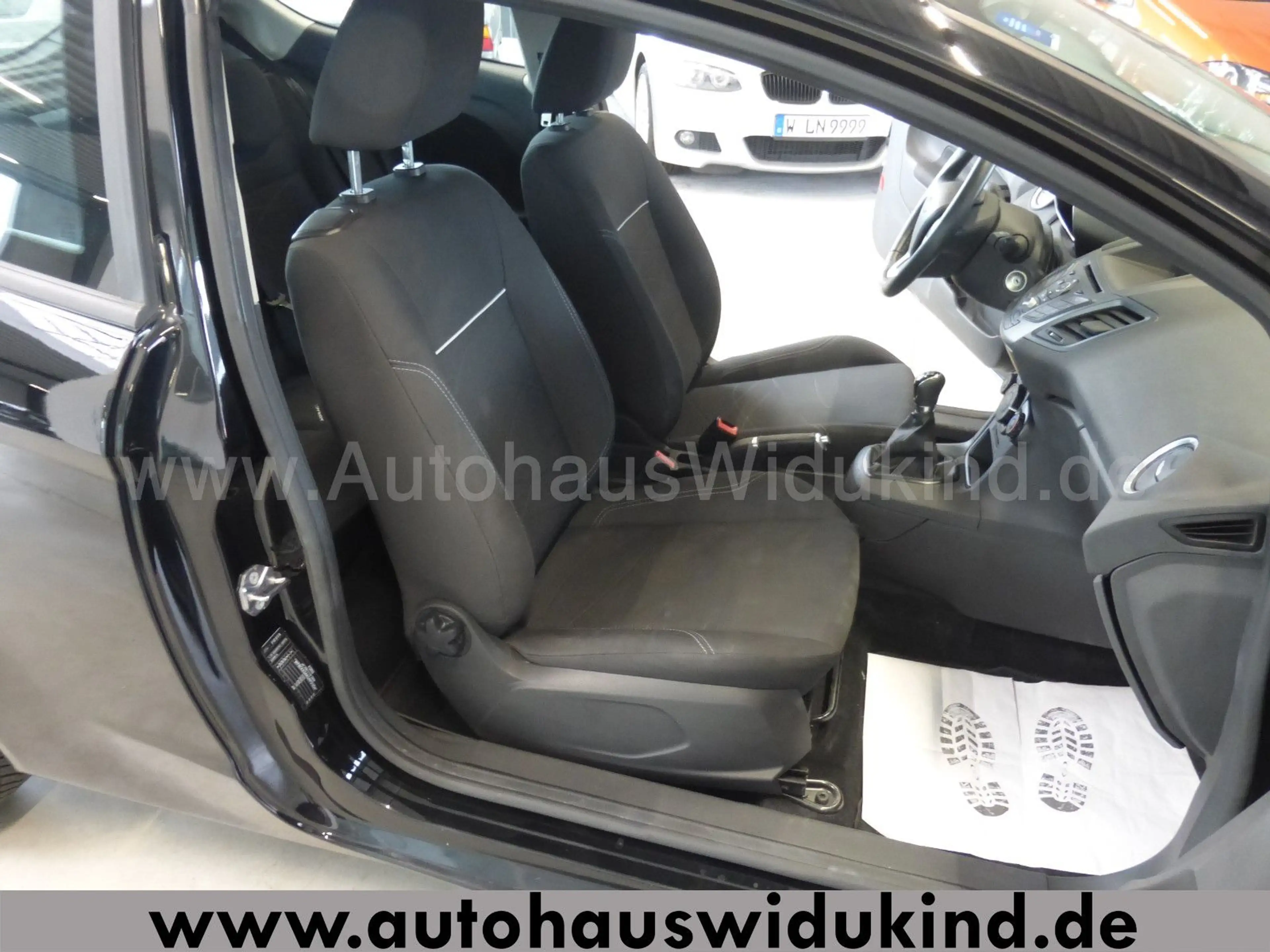 Ford Fiesta 1,25 Trend Klima nur 23 000 km TÜV AU neu — photo 12