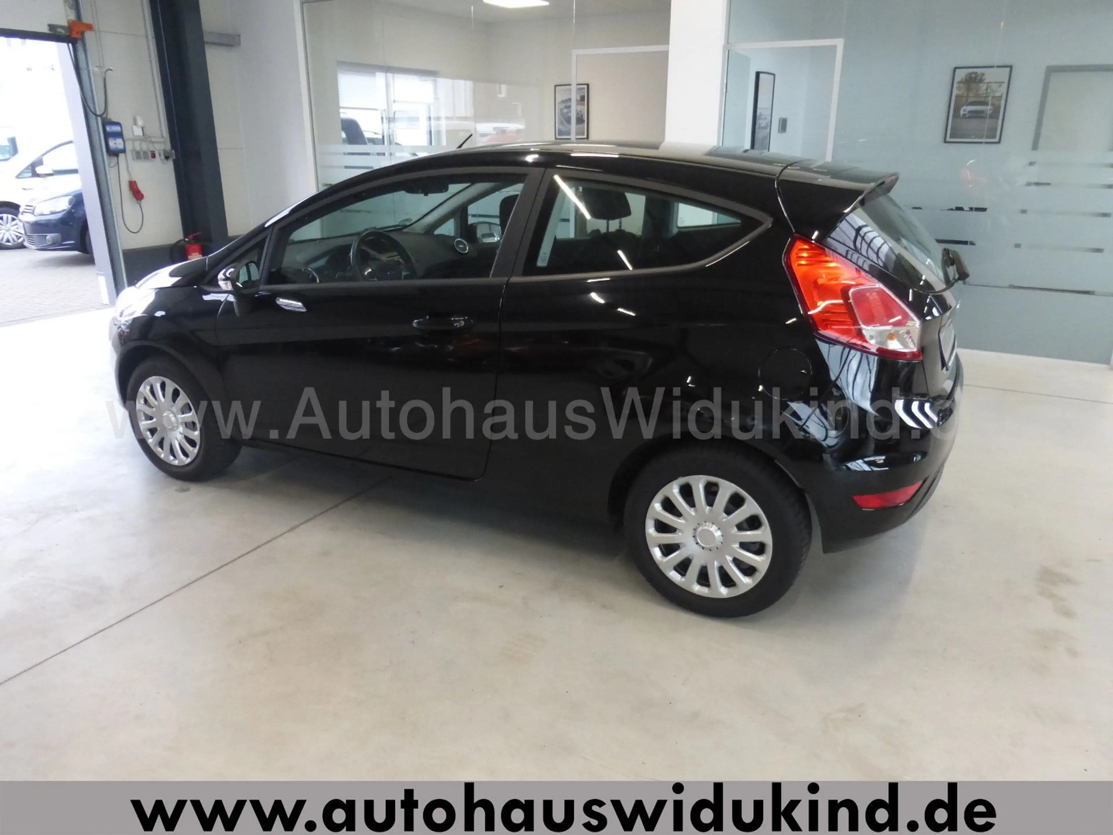 Ford Fiesta 1,25 Trend Klima nur 23 000 km TÜV AU neu — photo 6