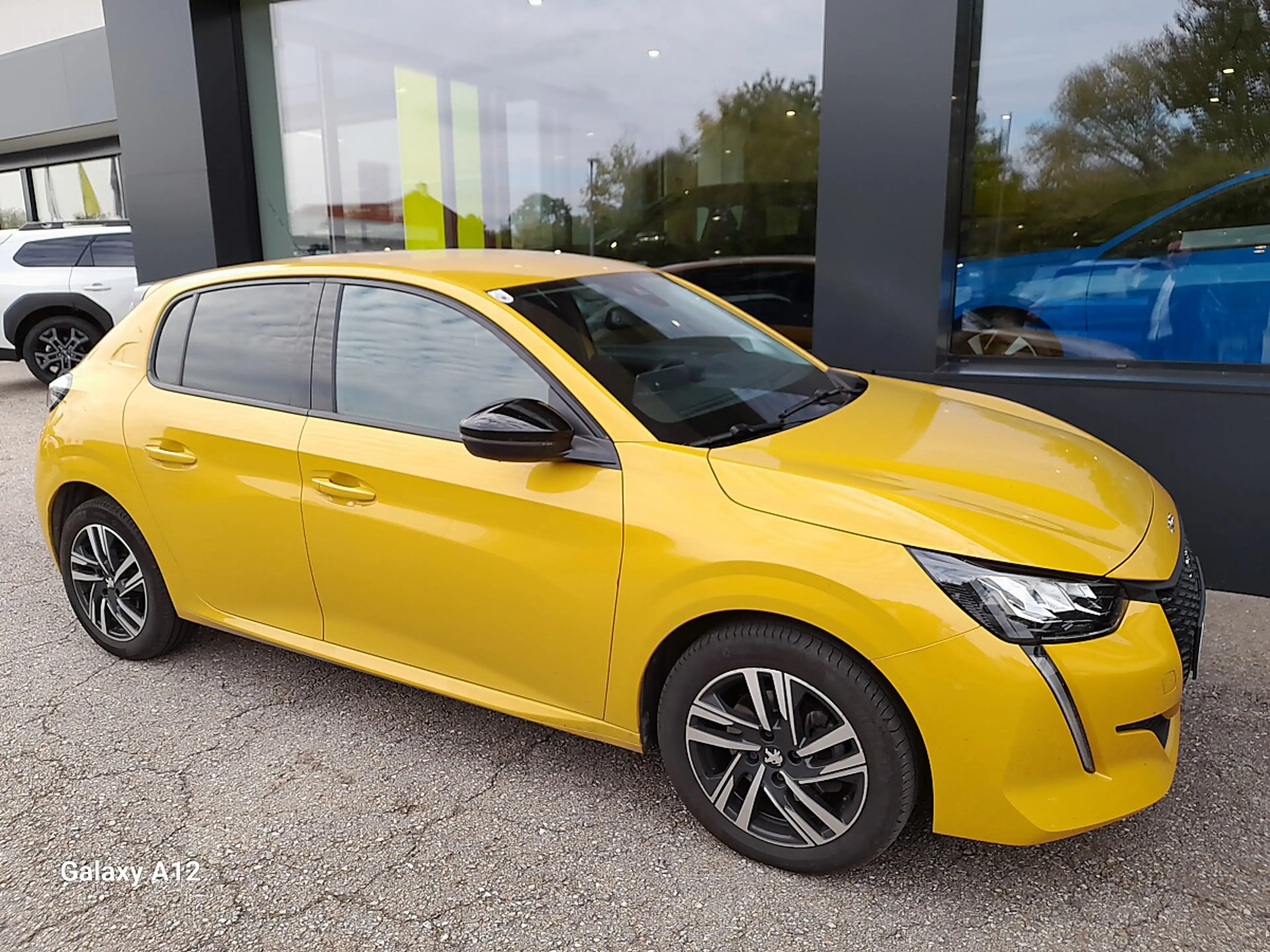 Peugeot 208 1.5 BlueHDi 100 Allure (EURO 6d) — photo 4