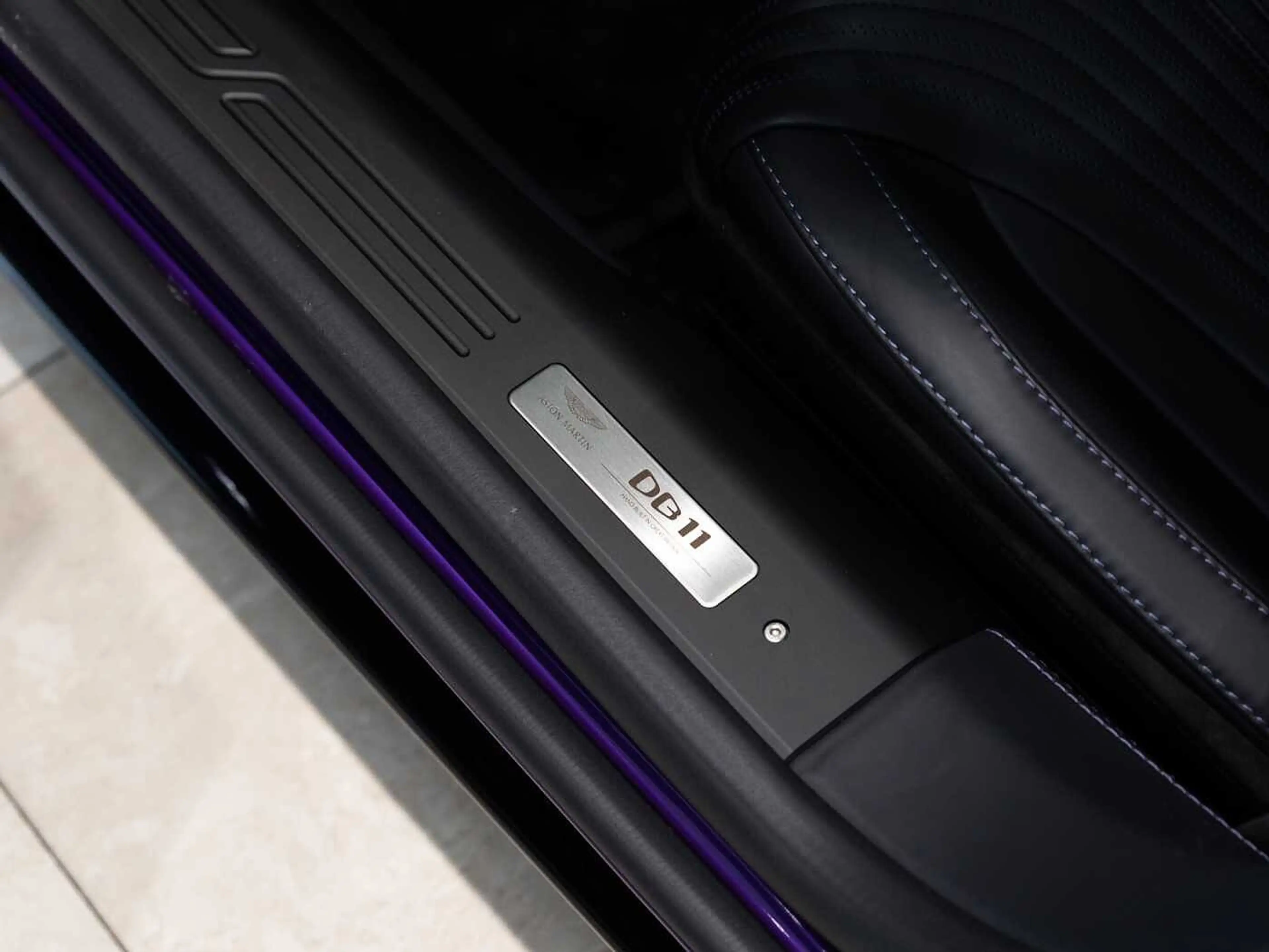 Aston Martin DB11 V8 Coupe — photo 5