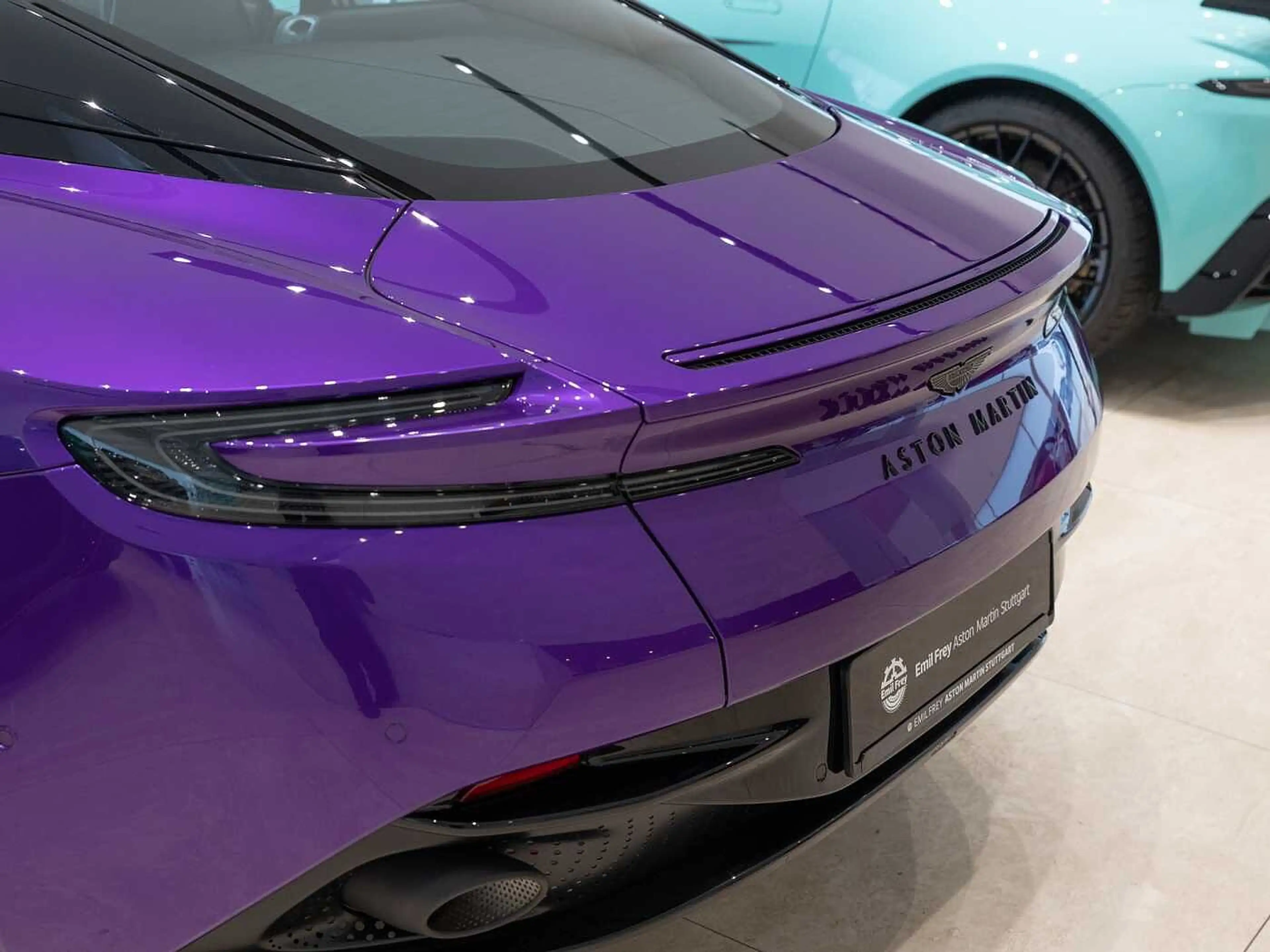 Aston Martin DB11 V8 Coupe — photo 8