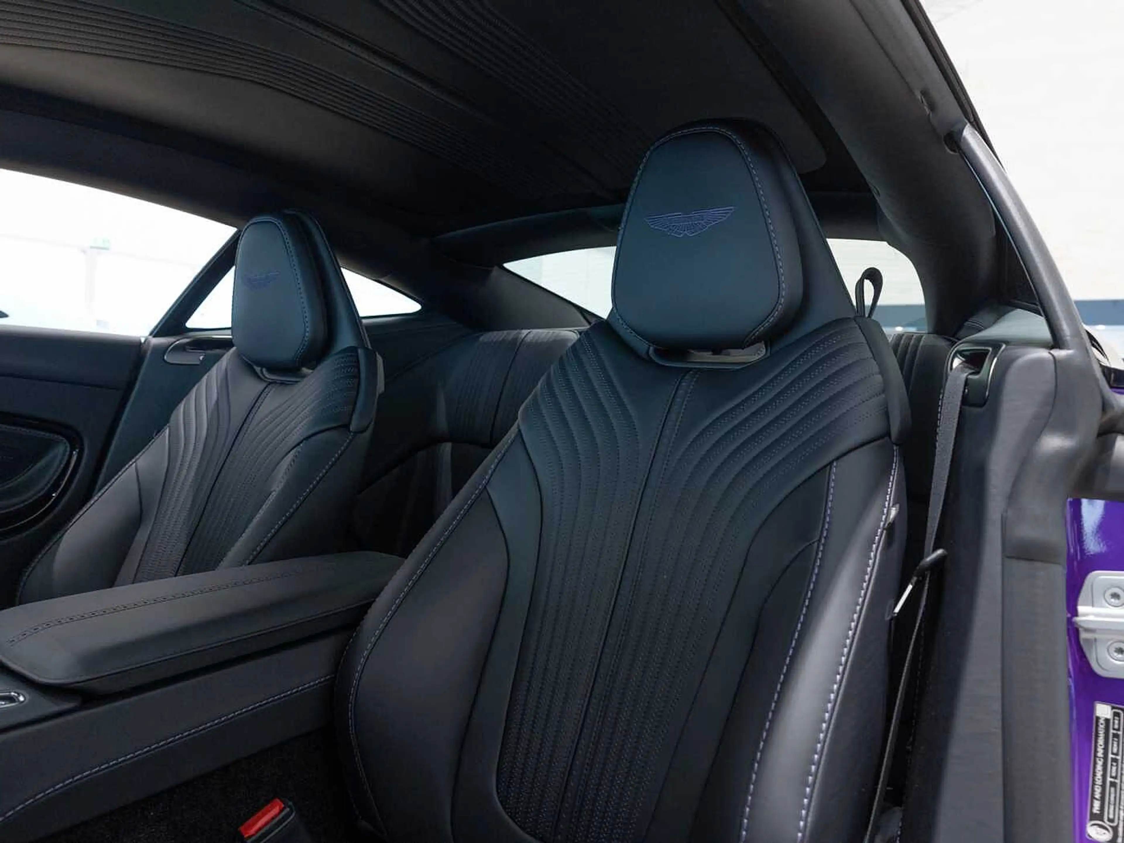 Aston Martin DB11 V8 Coupe — photo 12