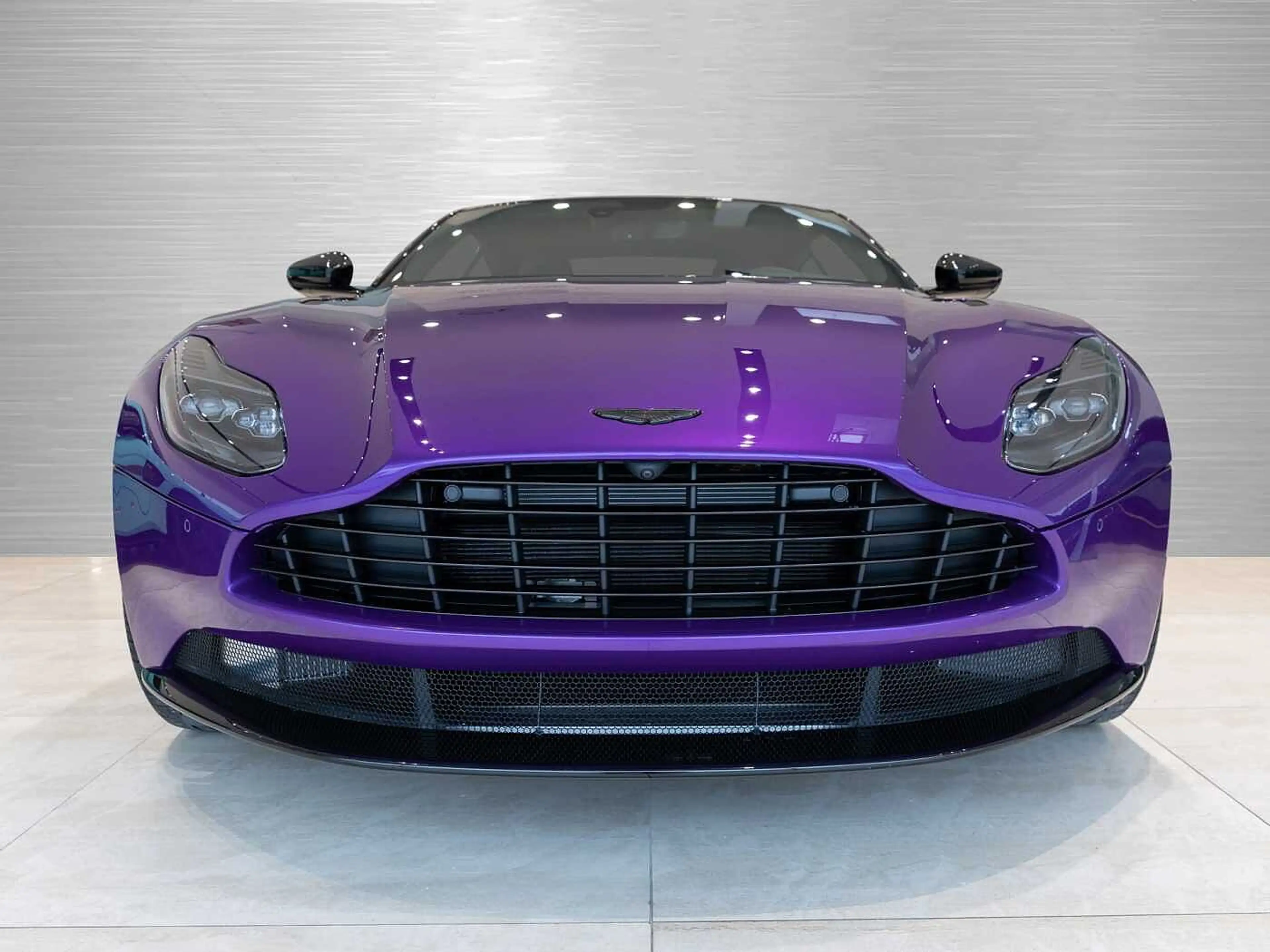 Aston Martin DB11 V8 Coupe — photo 7