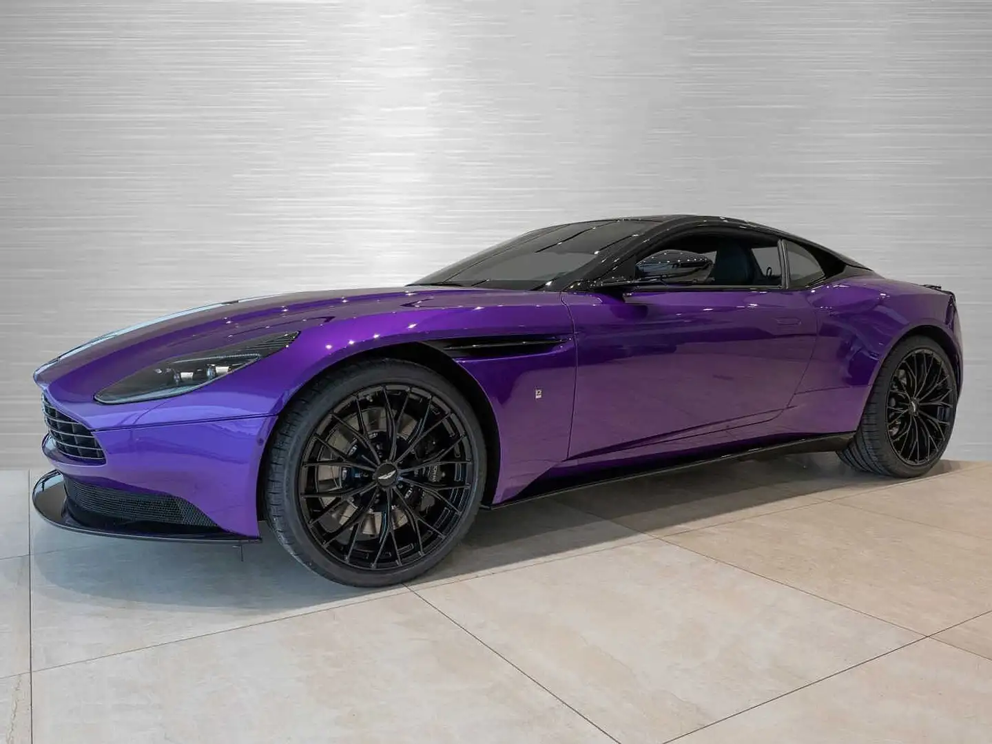 Aston Martin DB11 V8 Coupe Violett - 2