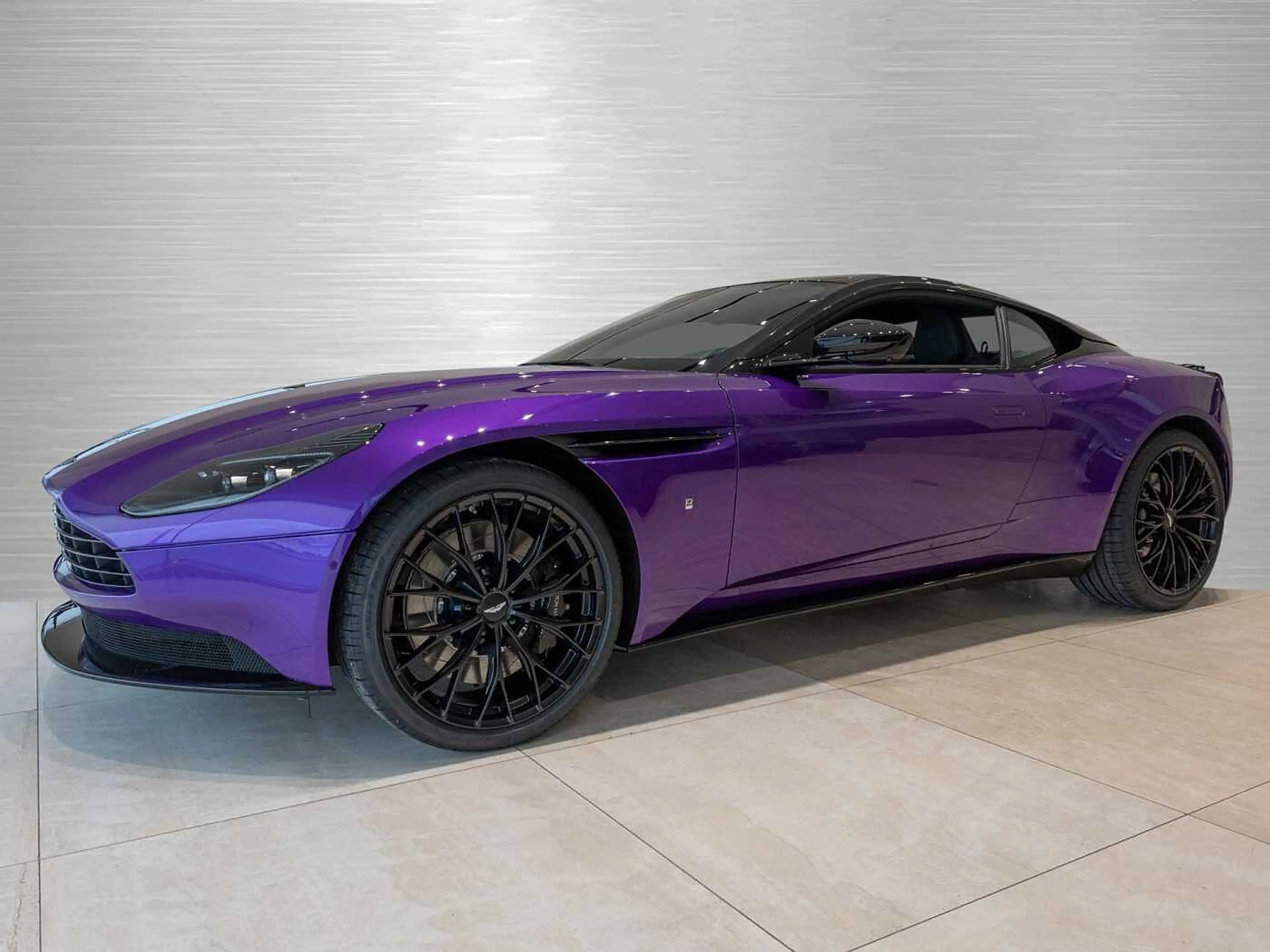 Aston Martin DB11 V8 Coupe — photo 2