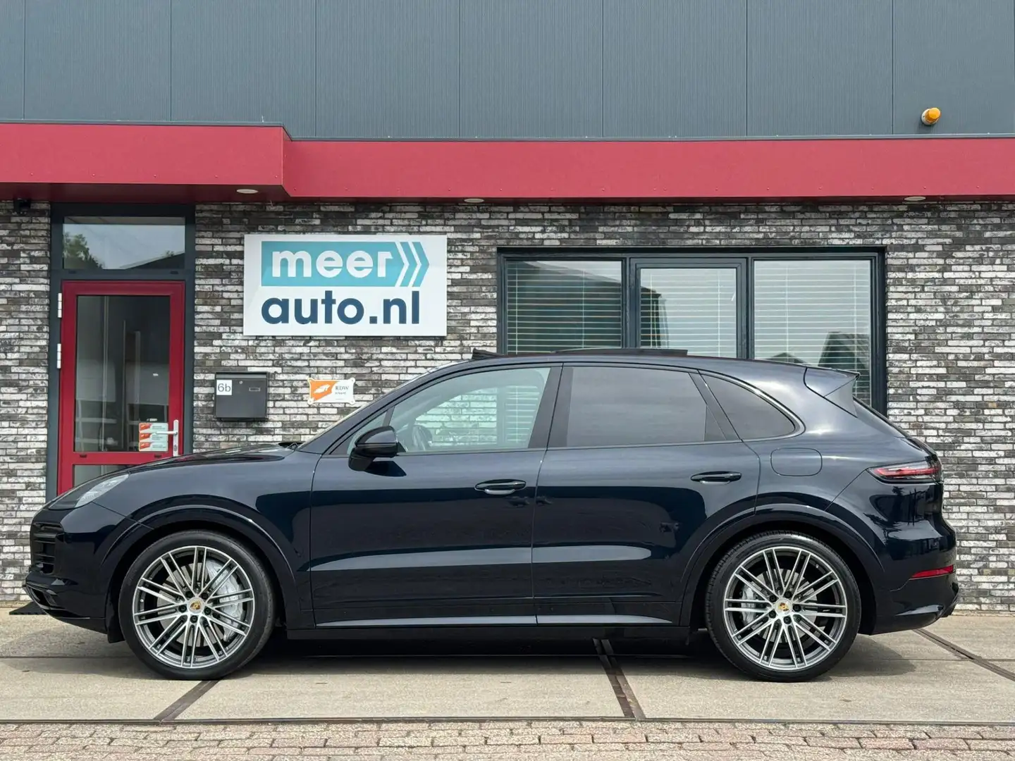 Porsche Cayenne 3.0 E-Hybrid SPORT DESIGN l PANO l BOSE l ACHTERAS Bleu - 2
