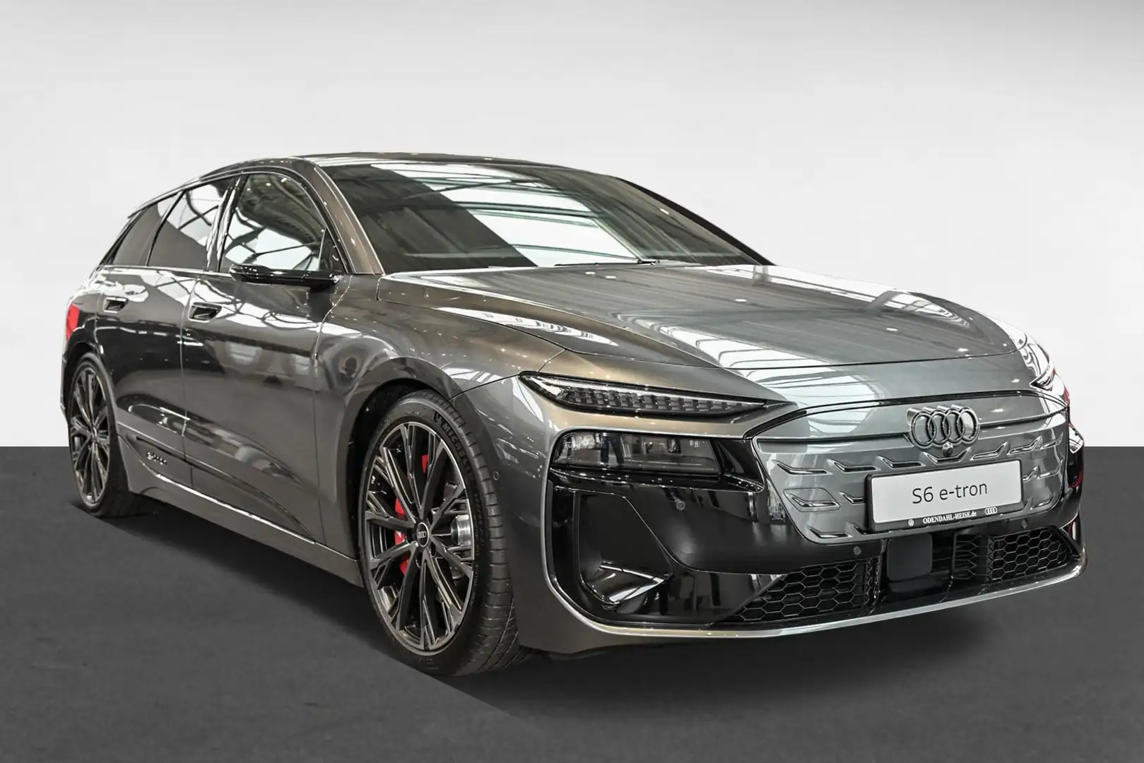Audi S6 Avant e-tron 370 kW Gri - 2