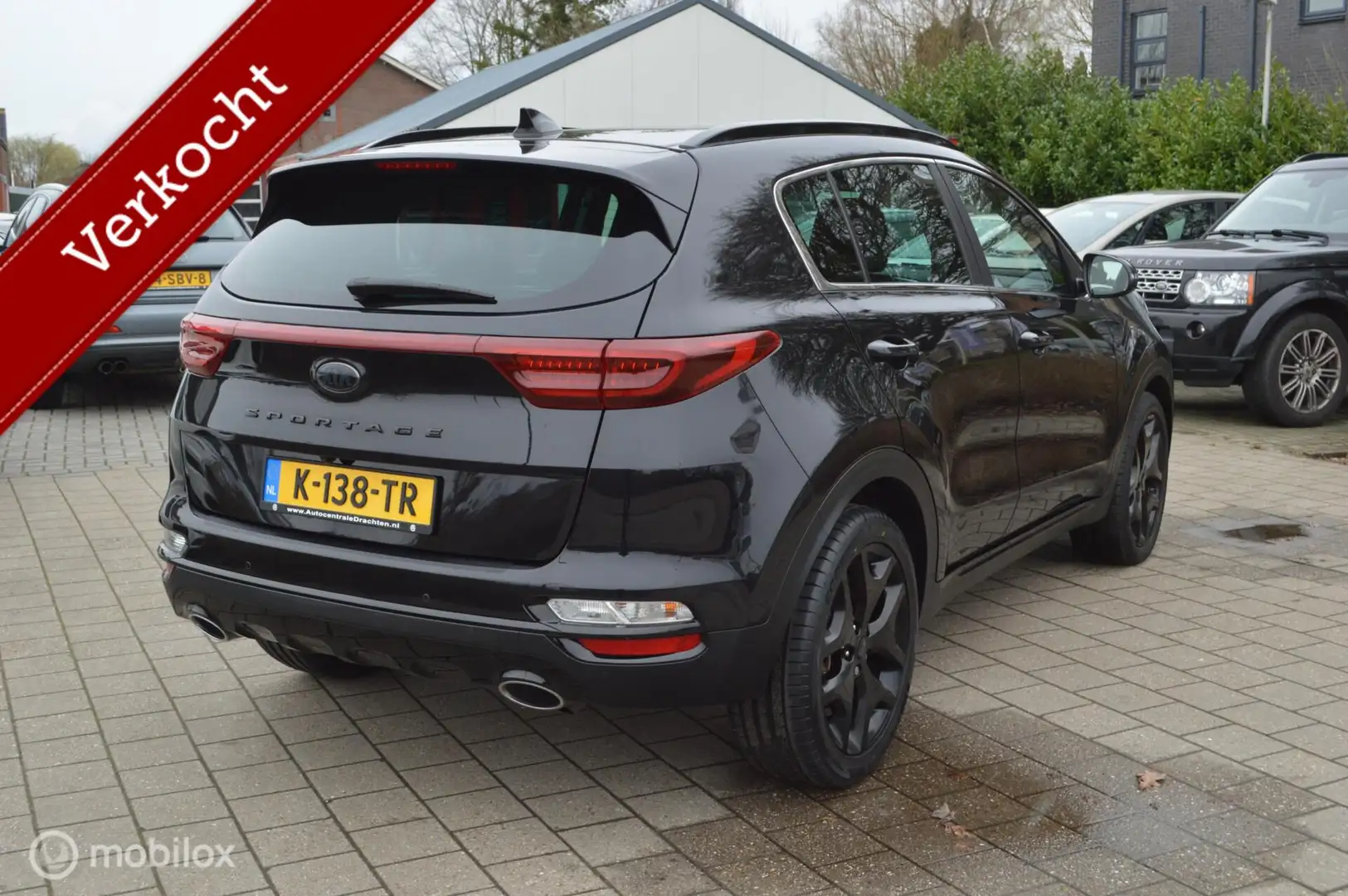 Kia Sportage 1.6 T-GDI Black Edition AUTOMAAT | Pano-dak | Zwart - 2