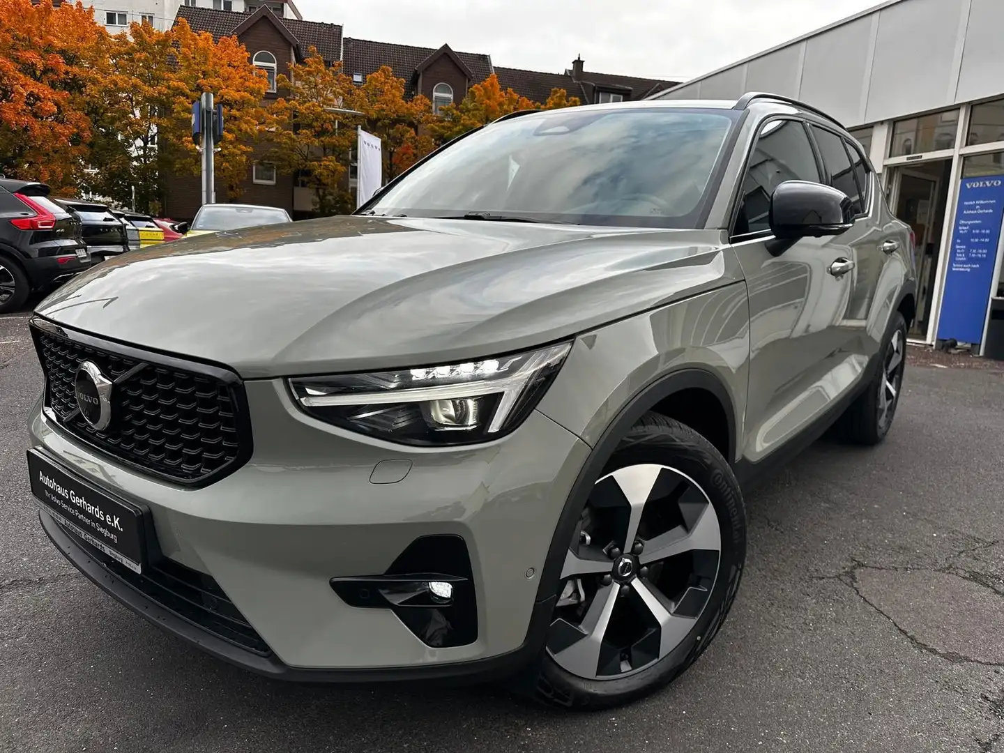 Volvo XC40 B4 Plus Dark Leder,Pano,360°,Pixel LED,BLIS Grün - 1