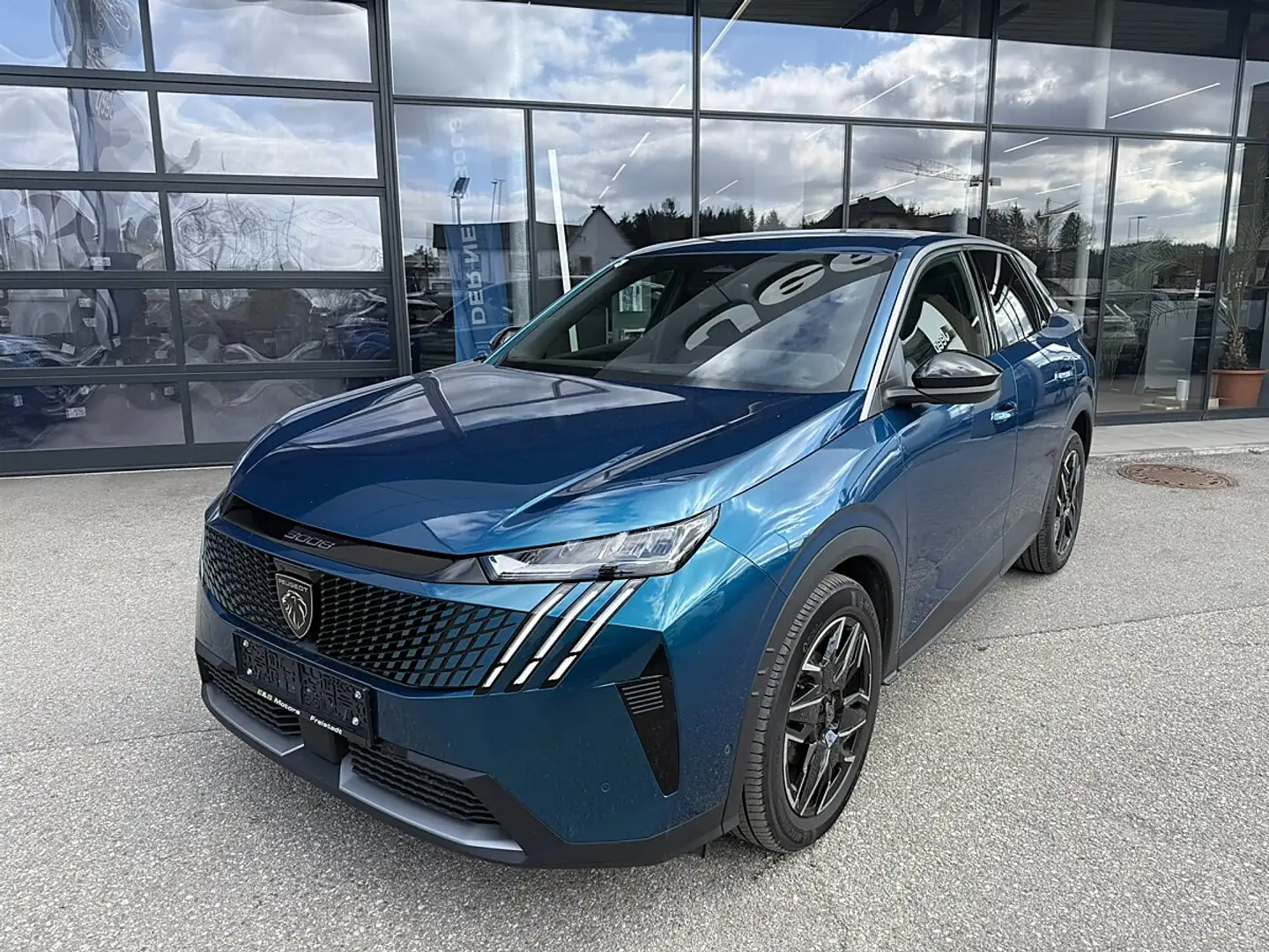 Peugeot 3008 Hybrid 145 e-DCS6 Blau - 1