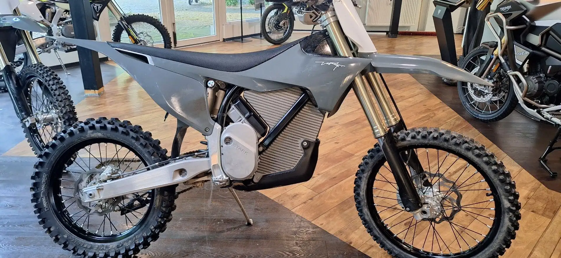Sonstige Marken VARG ALPHA MX 80 PS ERST 32 STUNDEN Grau - 1
