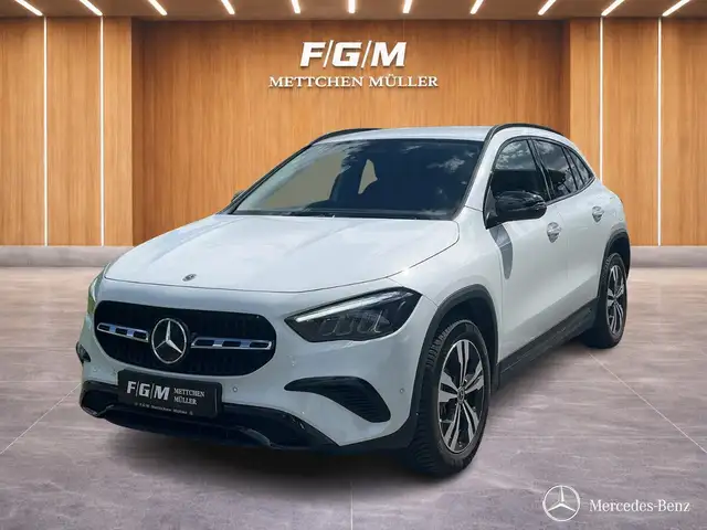 Mercedes-Benz GLA 180 PROGRESSIVE+LED+AHK+NIGHT+KEYGO+TOTWINKE Navi/Keyless Go/Keyless Go Komfort Paket/Autom./Klima/Park Assist./Sitzhzg.