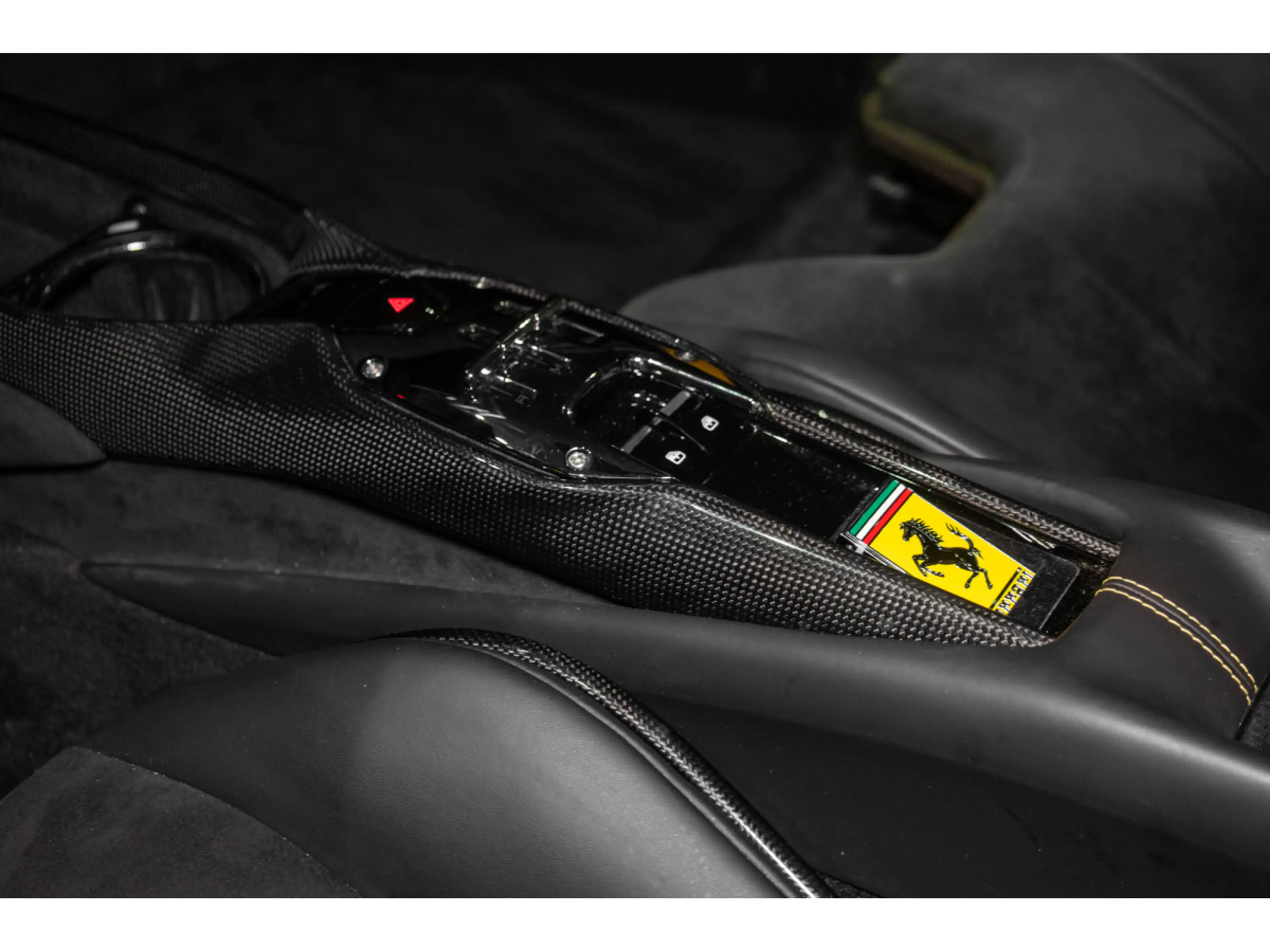 Ferrari 296 GTB GIALLO TRIPLO STRATO EXTRARANGE — photo 11