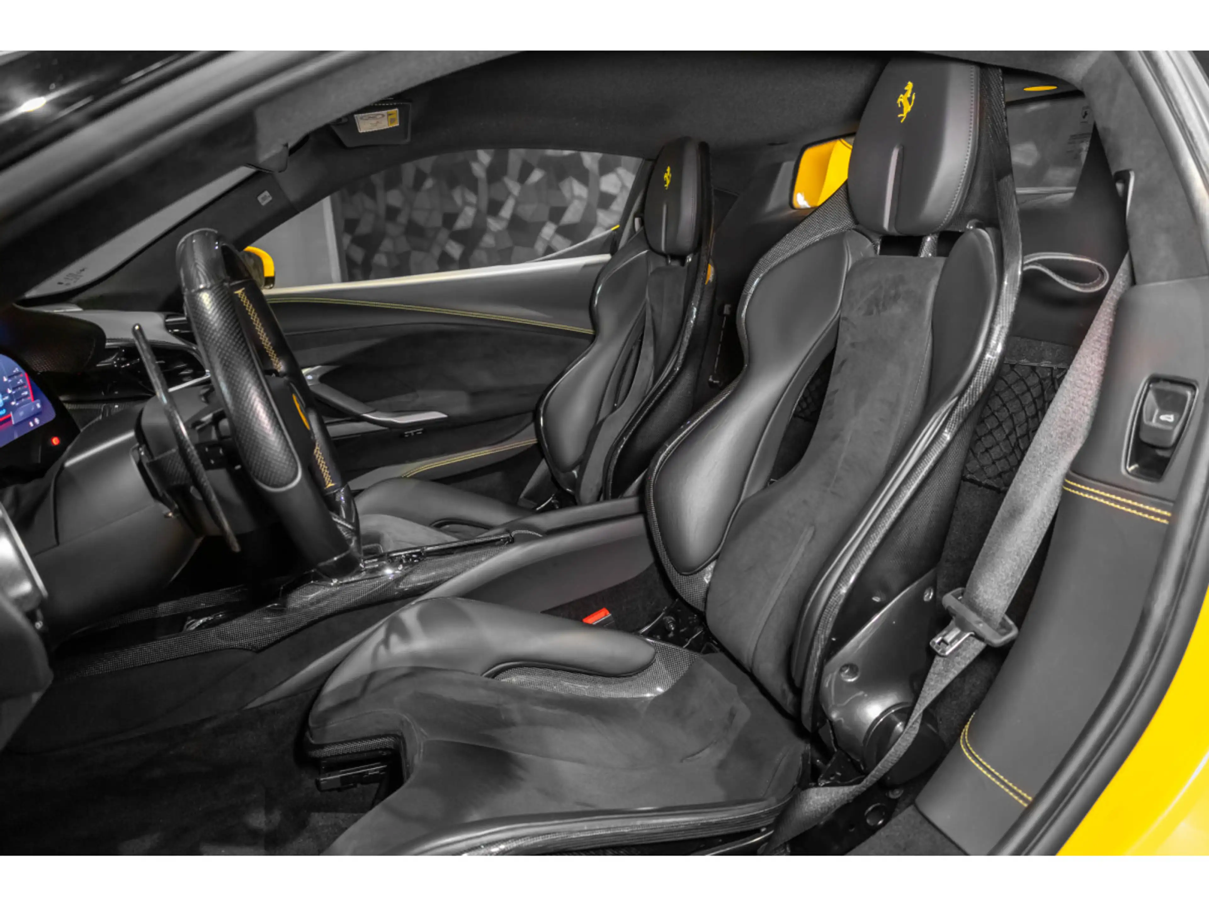 Ferrari 296 GTB GIALLO TRIPLO STRATO EXTRARANGE — photo 10