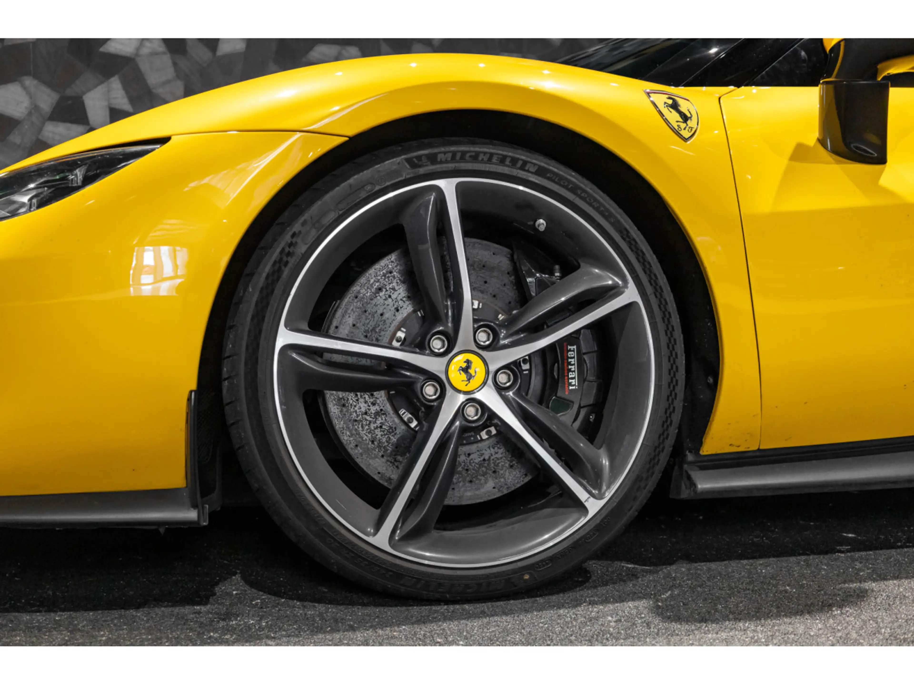 Ferrari 296 GTB GIALLO TRIPLO STRATO EXTRARANGE — photo 8