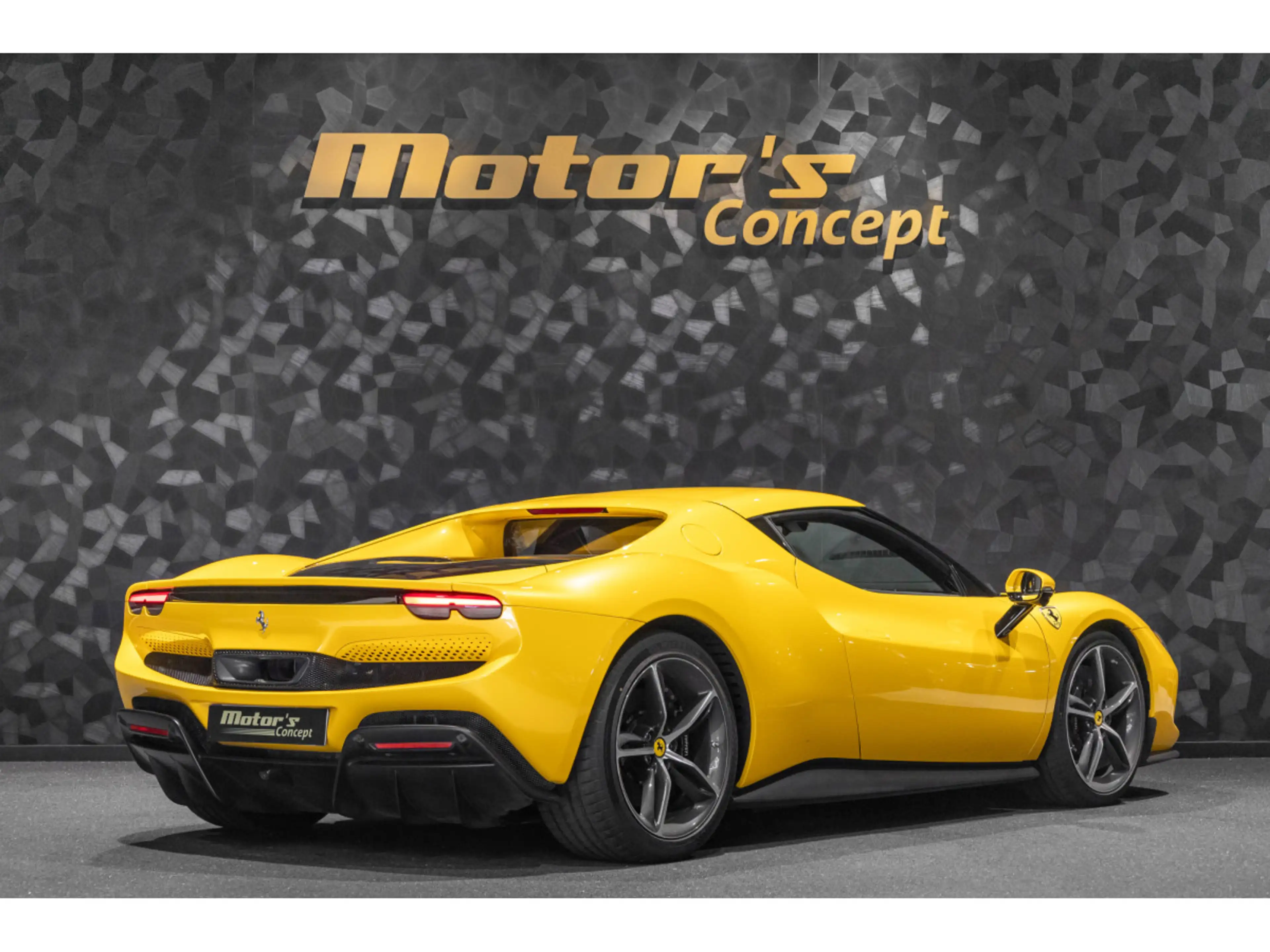 Ferrari 296 GTB GIALLO TRIPLO STRATO EXTRARANGE — photo 3