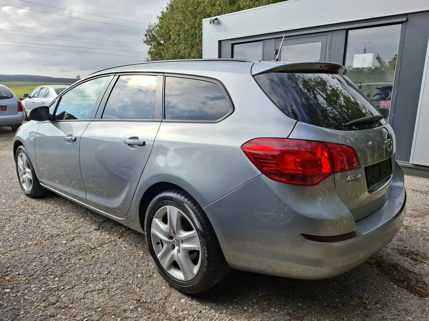 Opel Astra Sports Tourer Design Edition+SHZ+LHZ+Tempomat Grau - 2