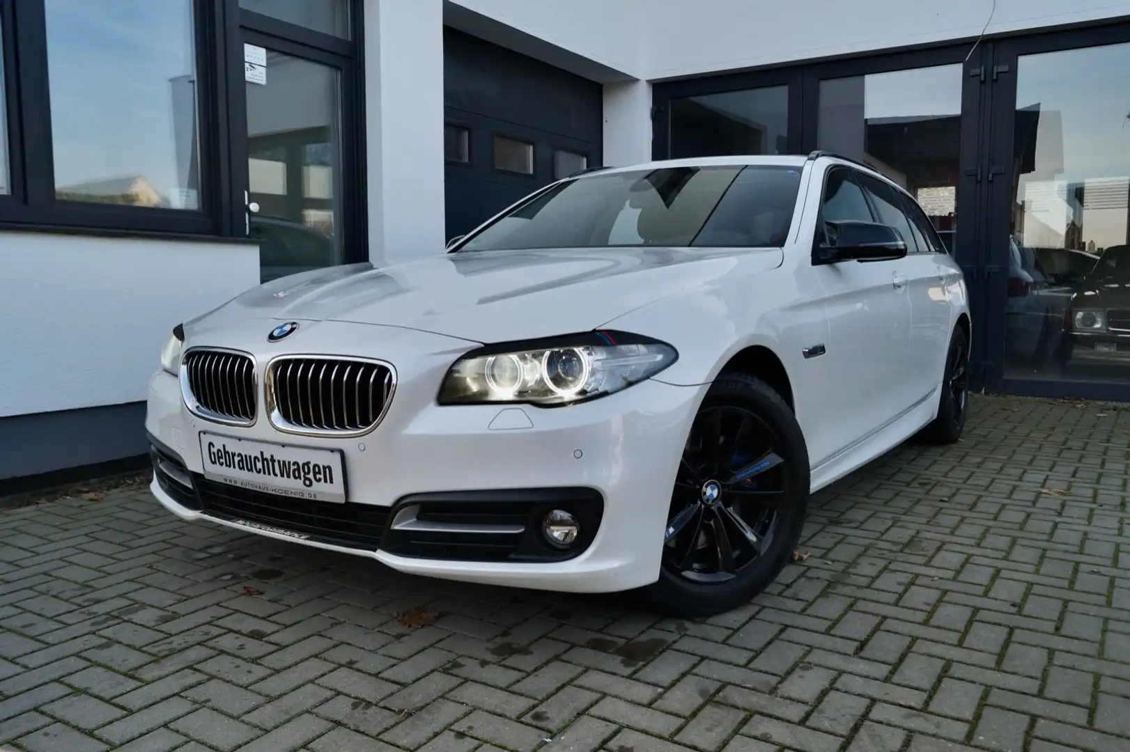 BMW 528 i Touring-XENON-HUD-AHK-SPUR-2.HAND- Bílá - 1