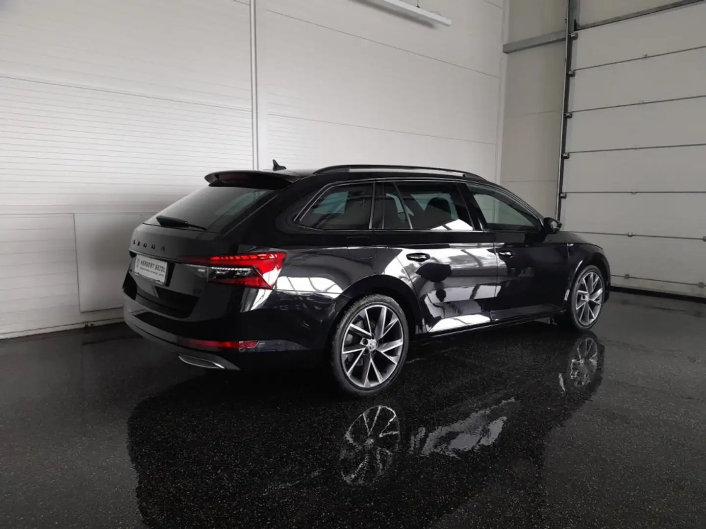 Skoda Superb Kombi SPORTLINE 156/218 PHEV DSG *STANDHZG / MATRIX-LED / DCC / 19 ZOLL / VIRTUELL / NAVI / AHV / E-KLAPPE* Schwarz - 2