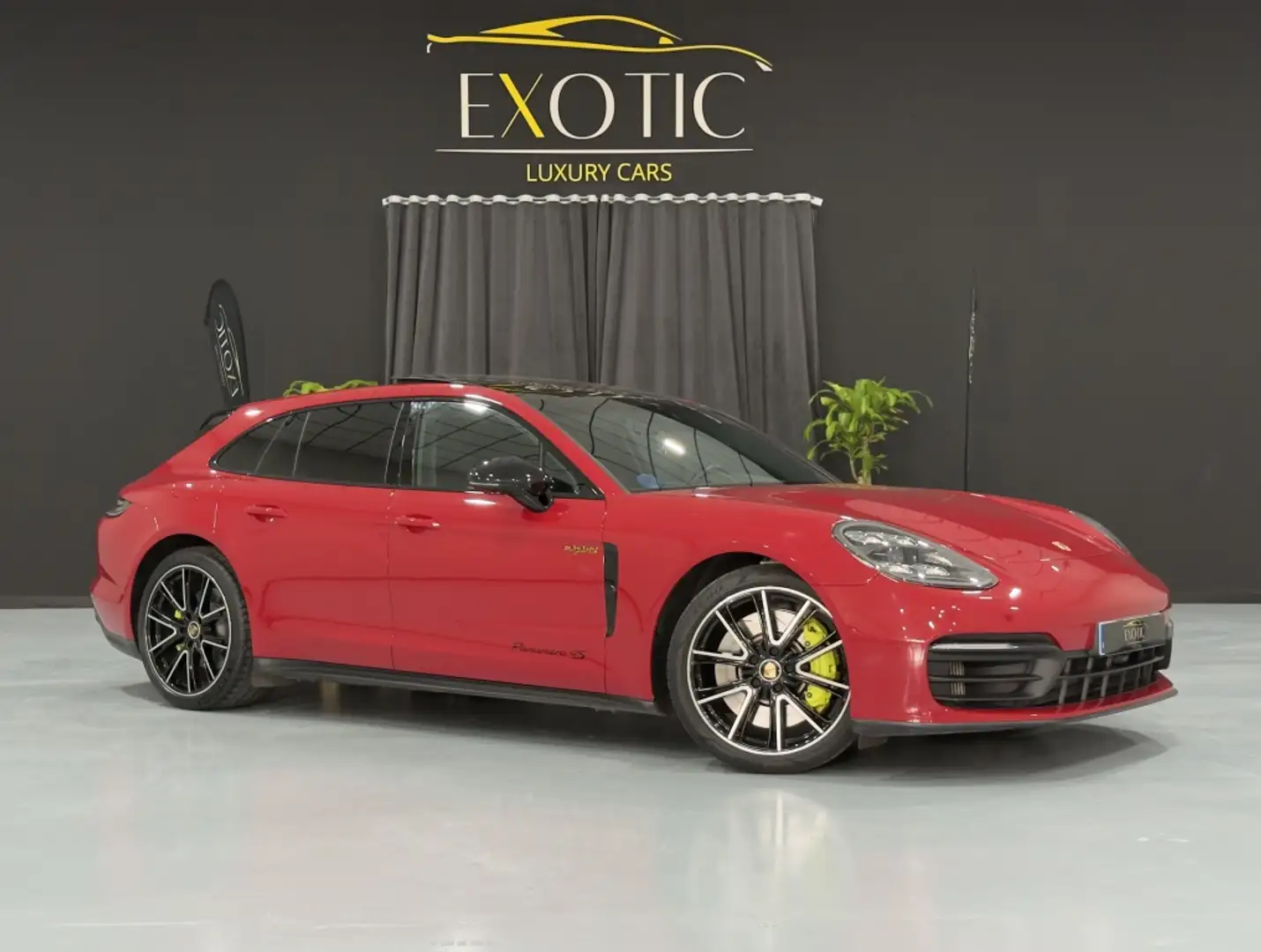 Porsche Panamera 4S E-Hybrid Sport Turismo Rojo - 1