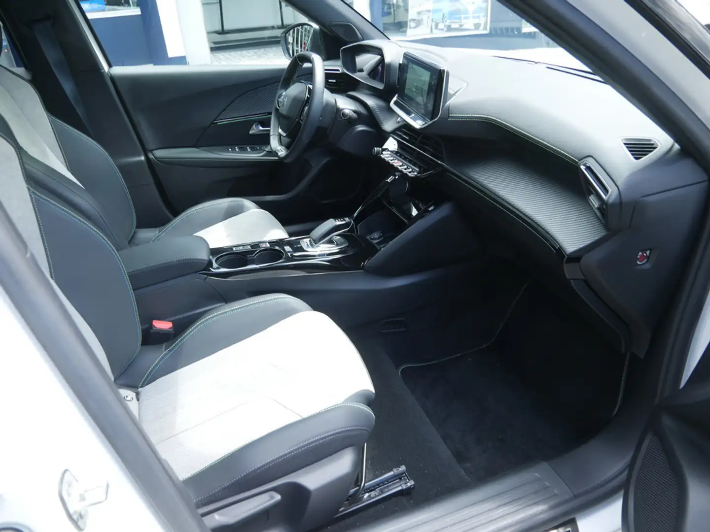 Peugeot e-2008 GT Pack SHZ KAMERA HGSD NAVI ACC LED Weiß - 2