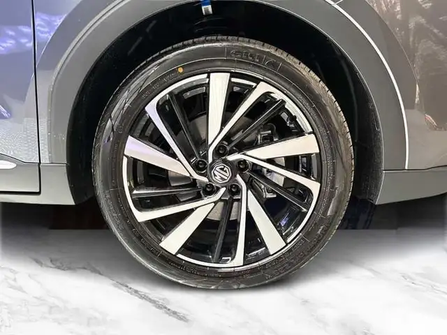 MG ZS view 8