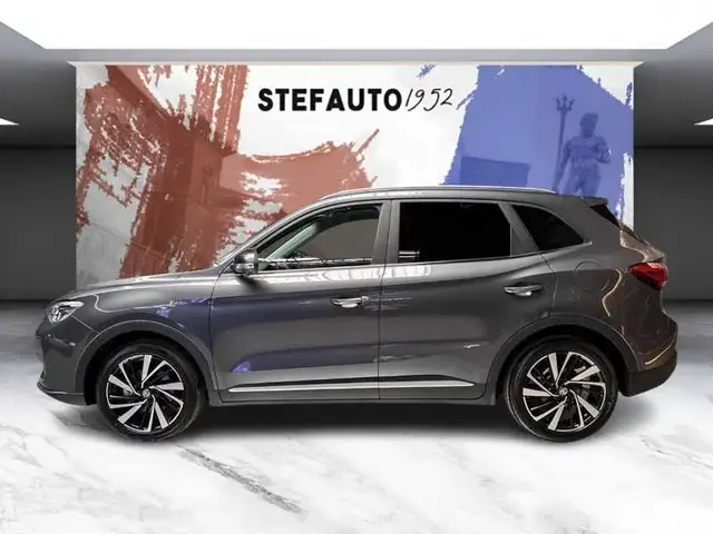 MG ZS view 3