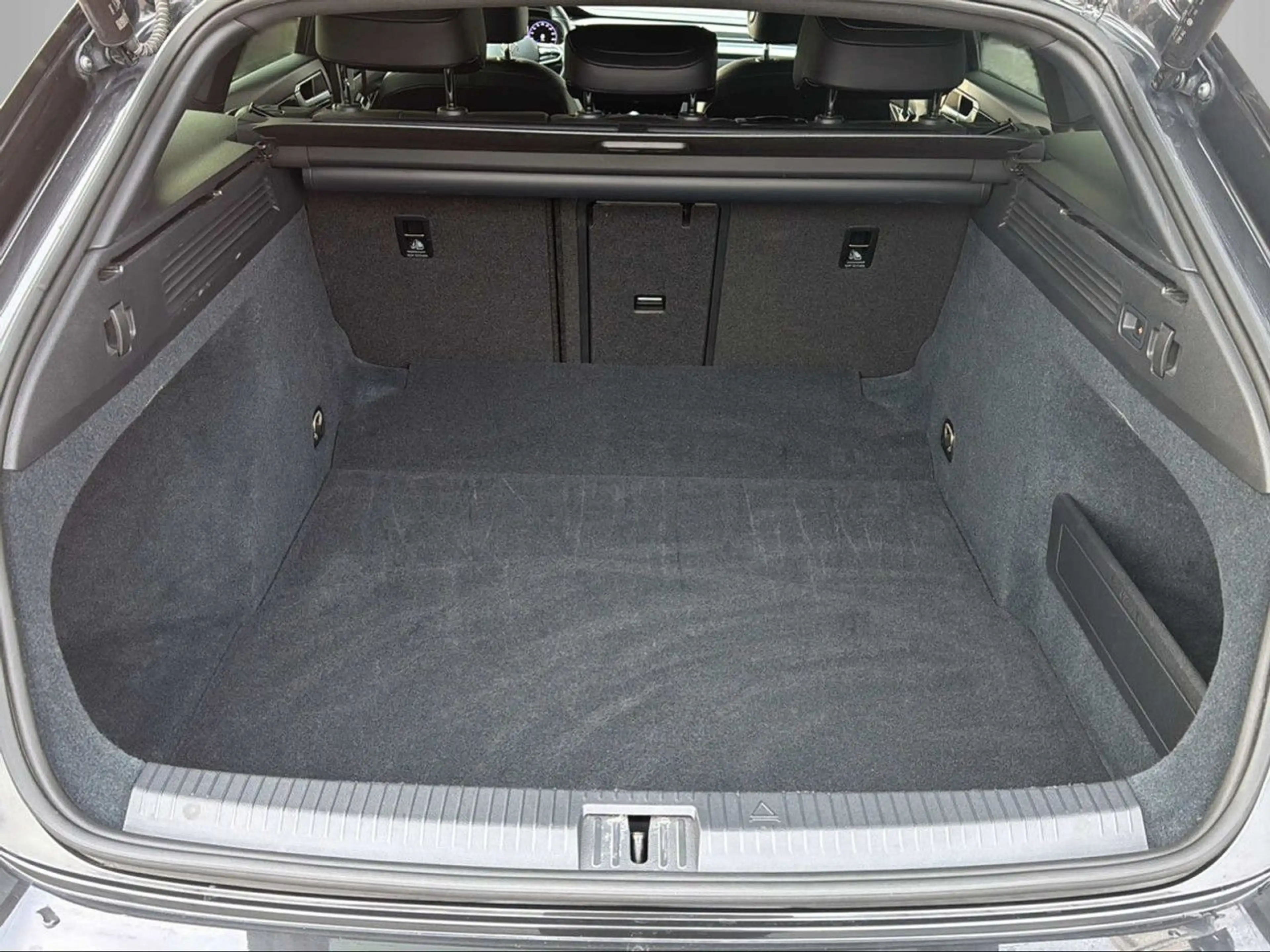 Volkswagen Arteon SHOOTINGBRAKE 2.0 TDI R-LINE+AZV+IQ.LIGHT — photo 14