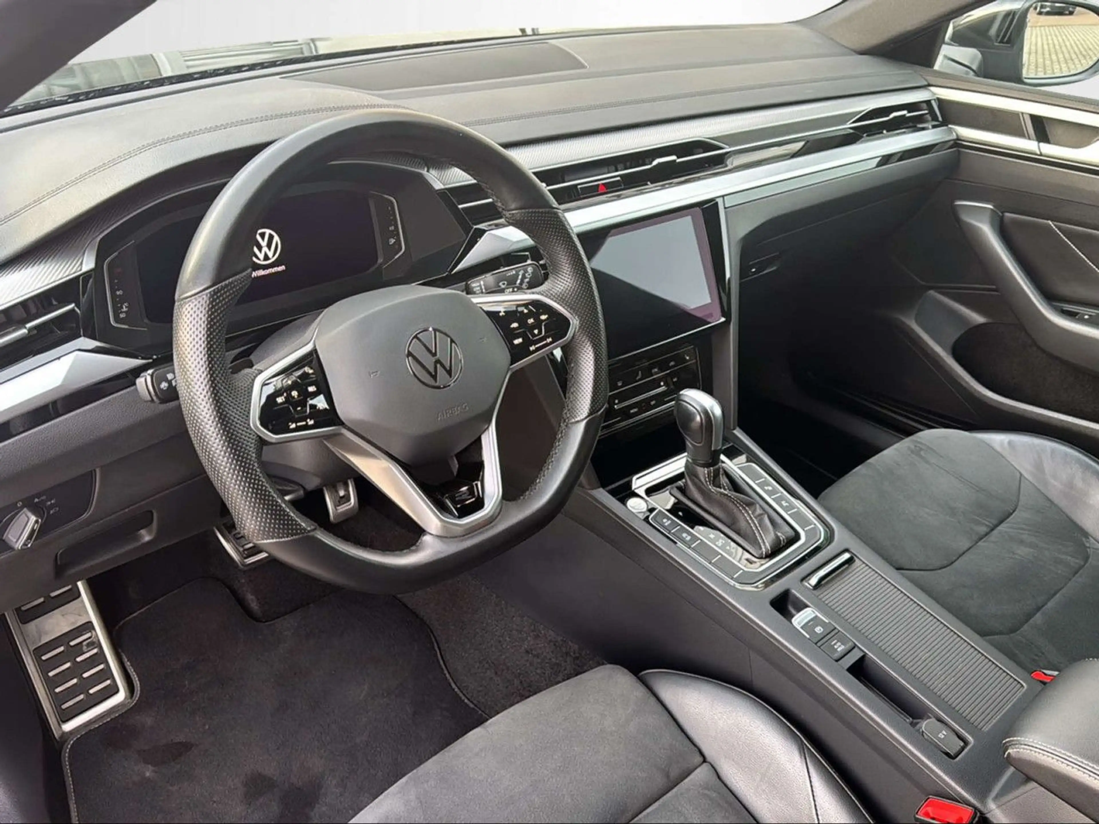Volkswagen Arteon SHOOTINGBRAKE 2.0 TDI R-LINE+AZV+IQ.LIGHT — photo 9