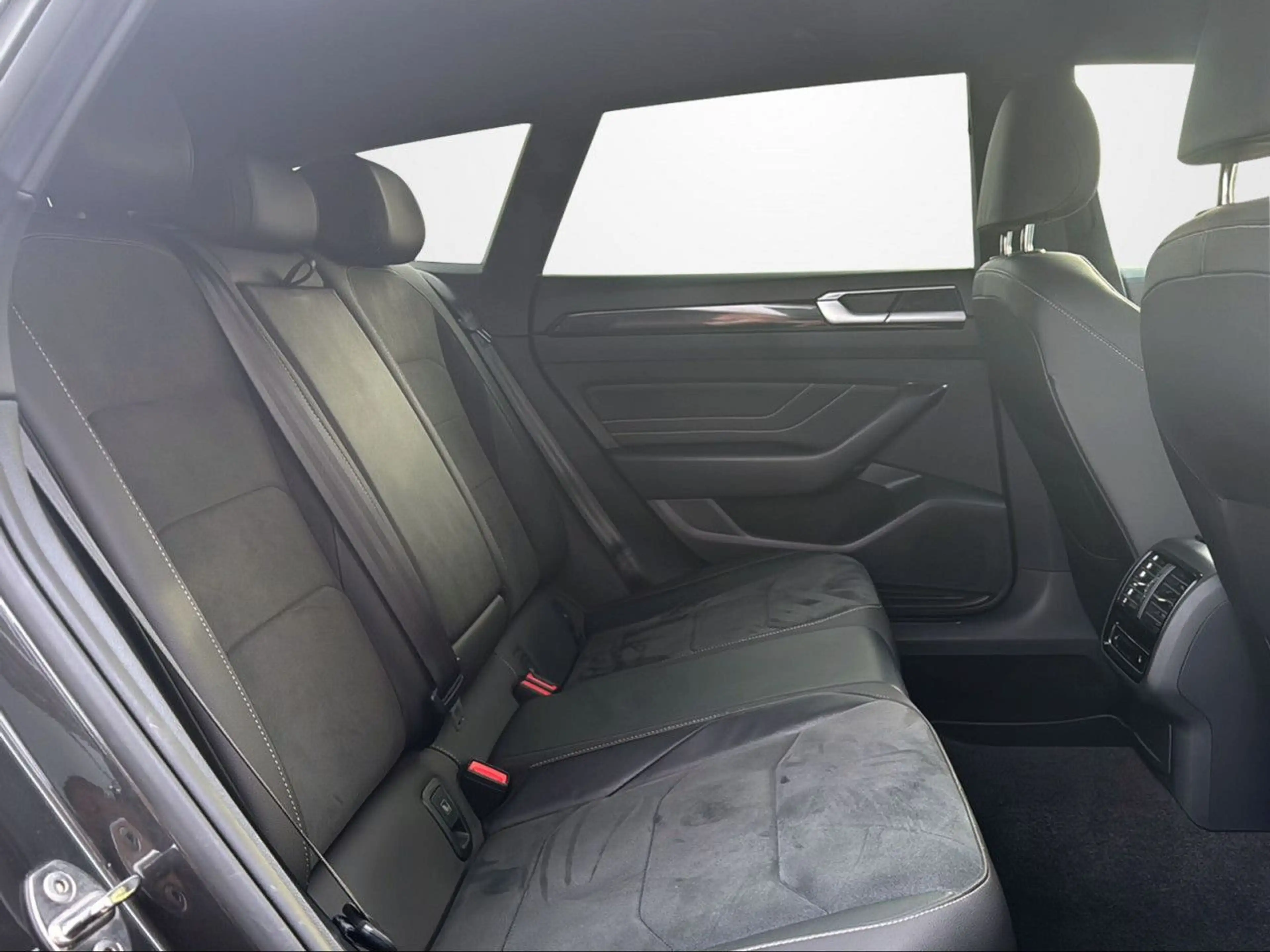 Volkswagen Arteon SHOOTINGBRAKE 2.0 TDI R-LINE+AZV+IQ.LIGHT — photo 12