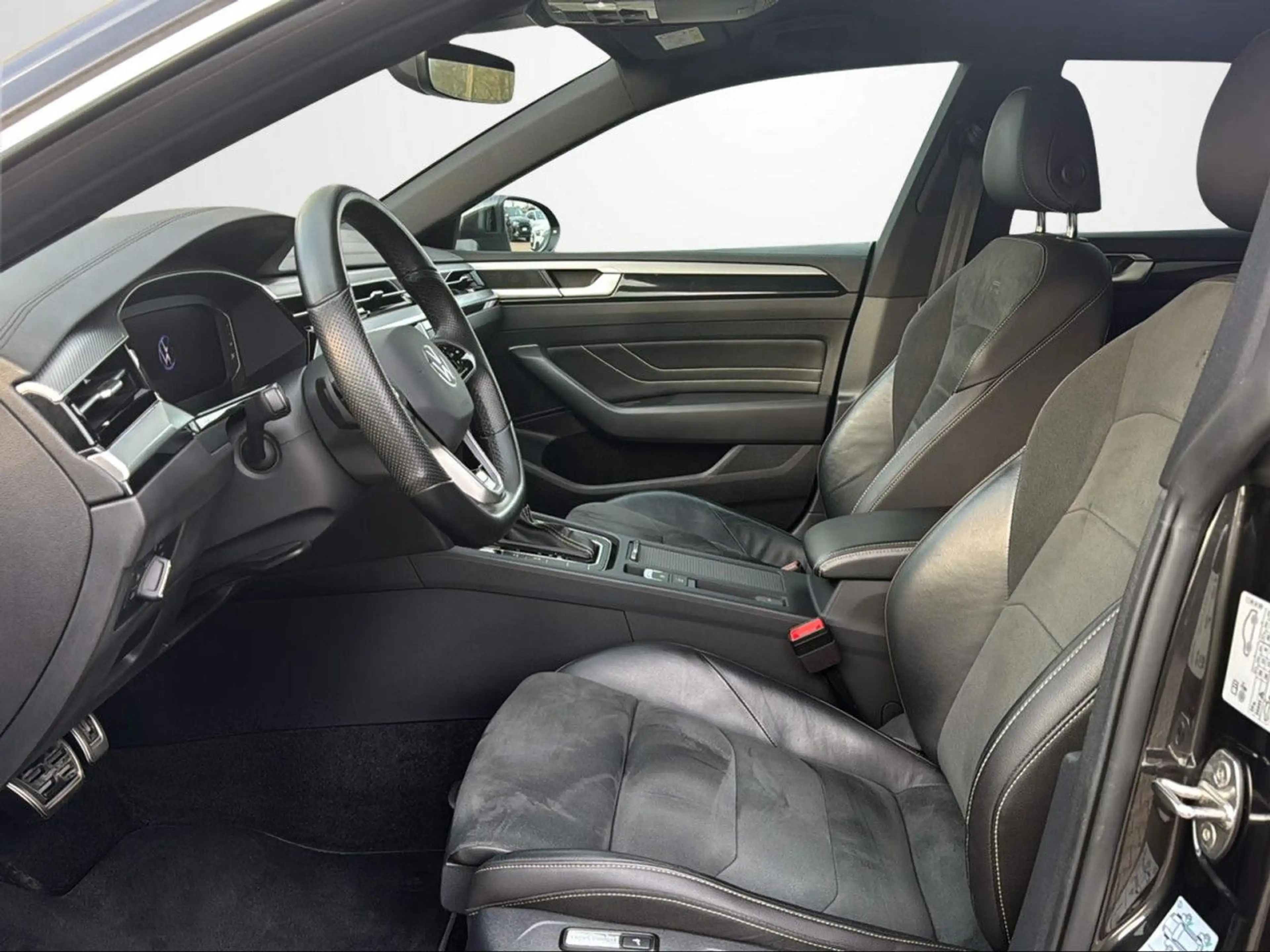 Volkswagen Arteon SHOOTINGBRAKE 2.0 TDI R-LINE+AZV+IQ.LIGHT — photo 8