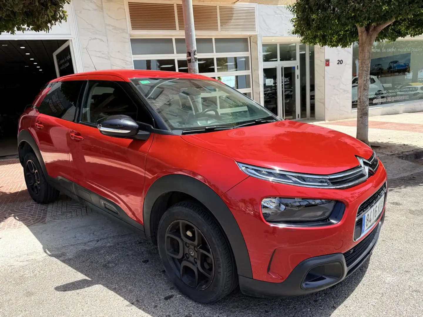 Citroen C4 Cactus 1.2 PureTech S&S Feel 110 Rot - 2