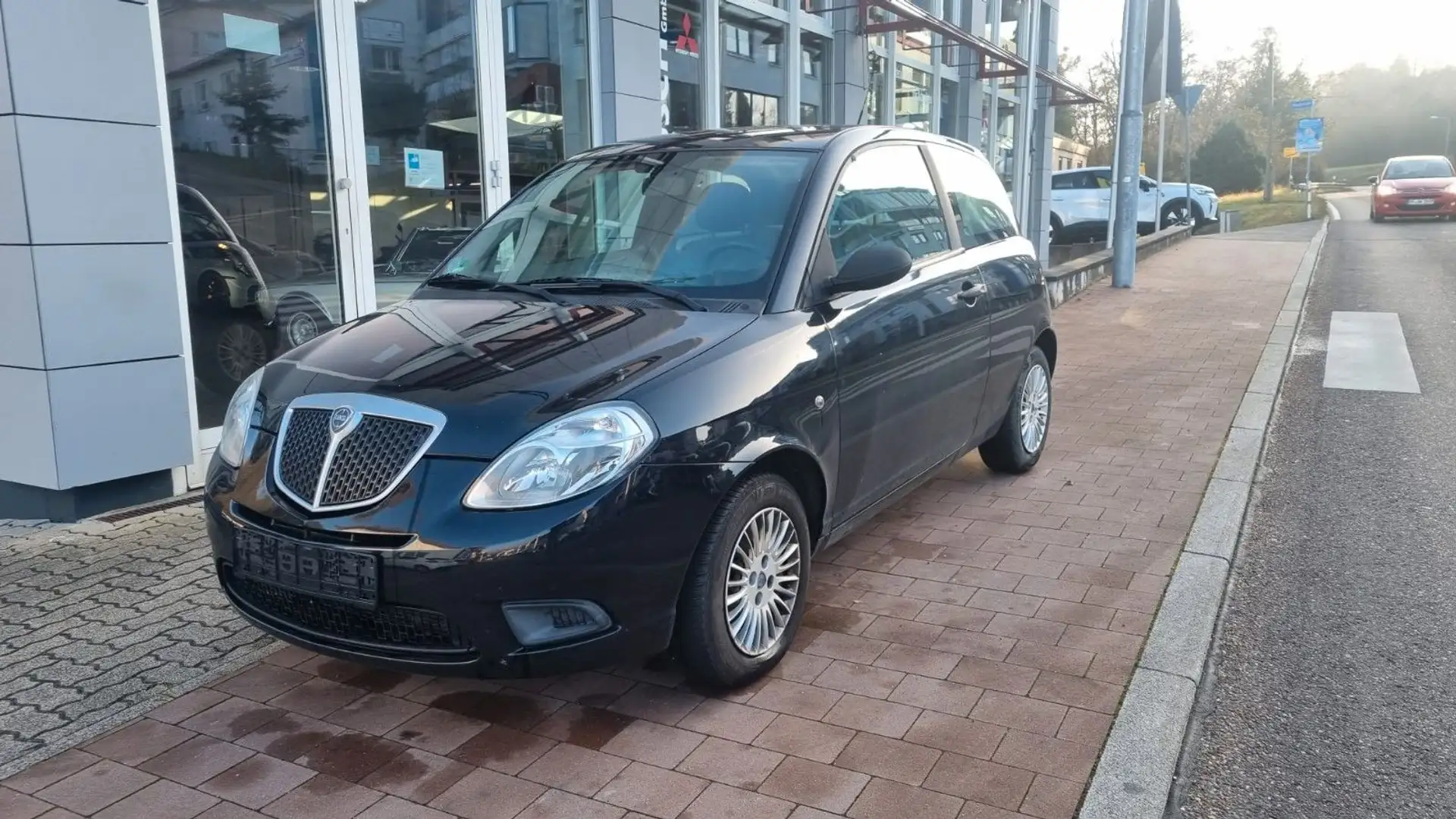 Lancia Ypsilon 1.2 8V Argento Klima Schwarz - 1