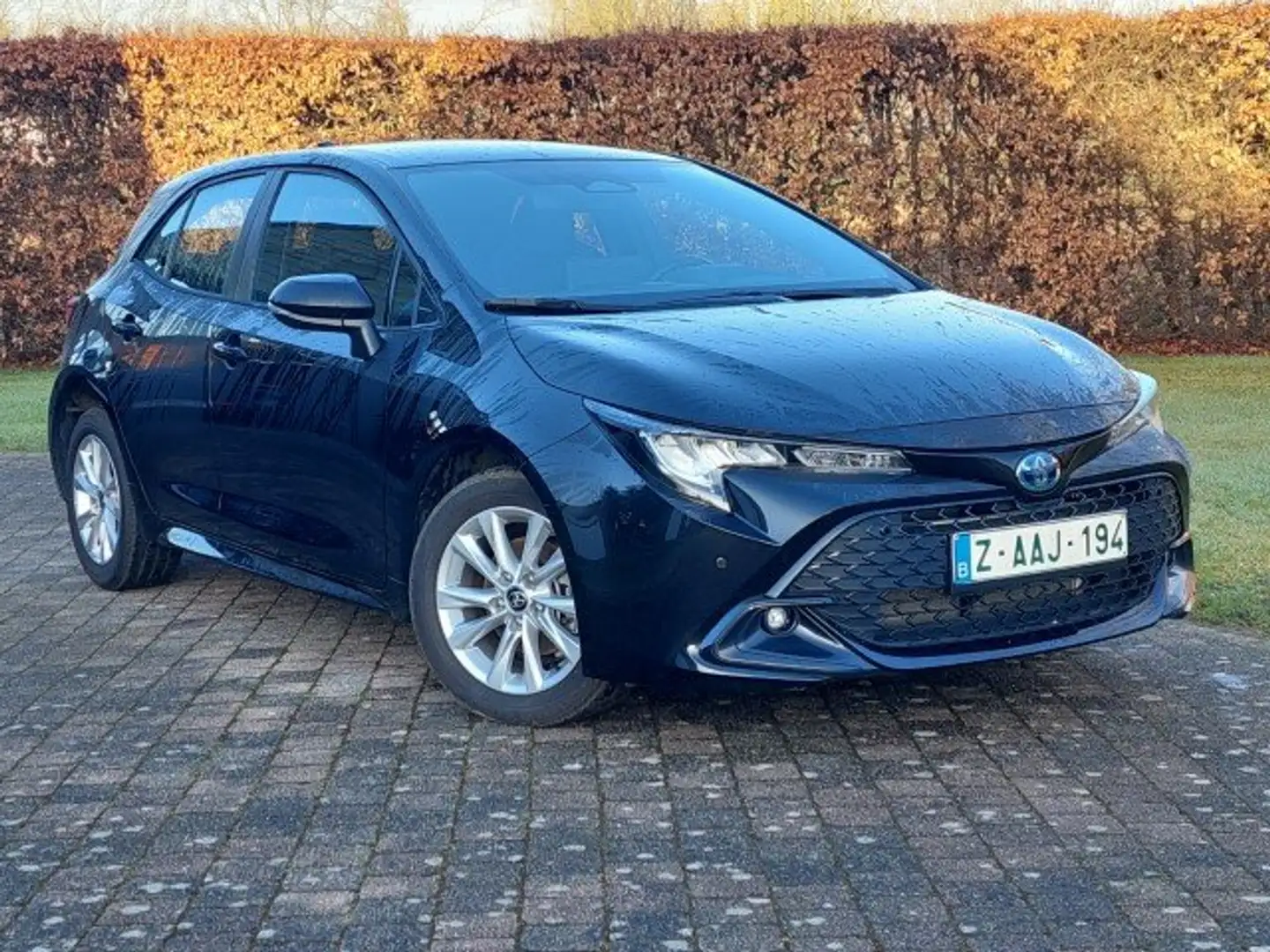 Toyota Corolla 1.8 Hybrid Dynamic - Navi - Camera - Zetelverwarm. Noir - 1