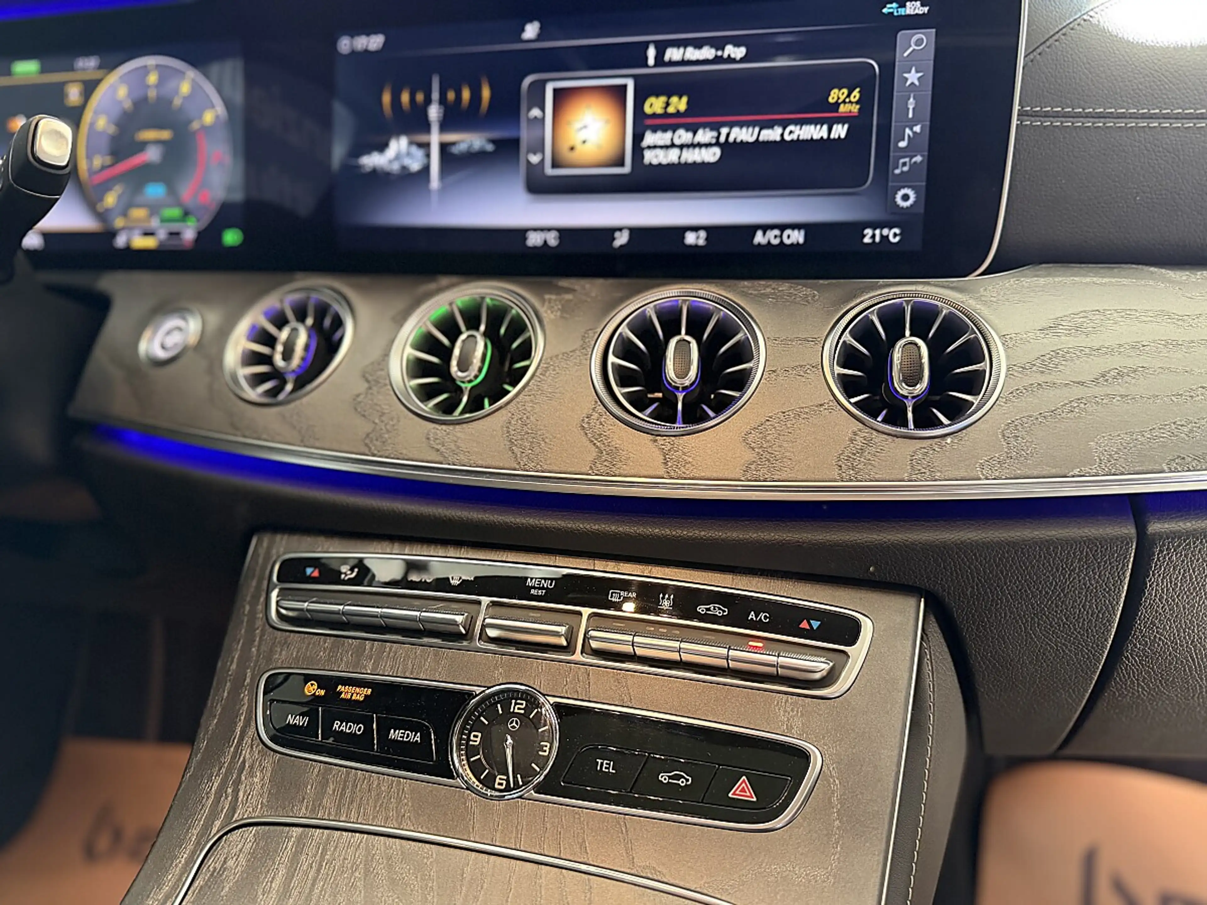 Mercedes-Benz CLS 450 4MATIC Aut. *Umbau 63AMG*Schiebedach*360°Kam*Lu... — photo 10