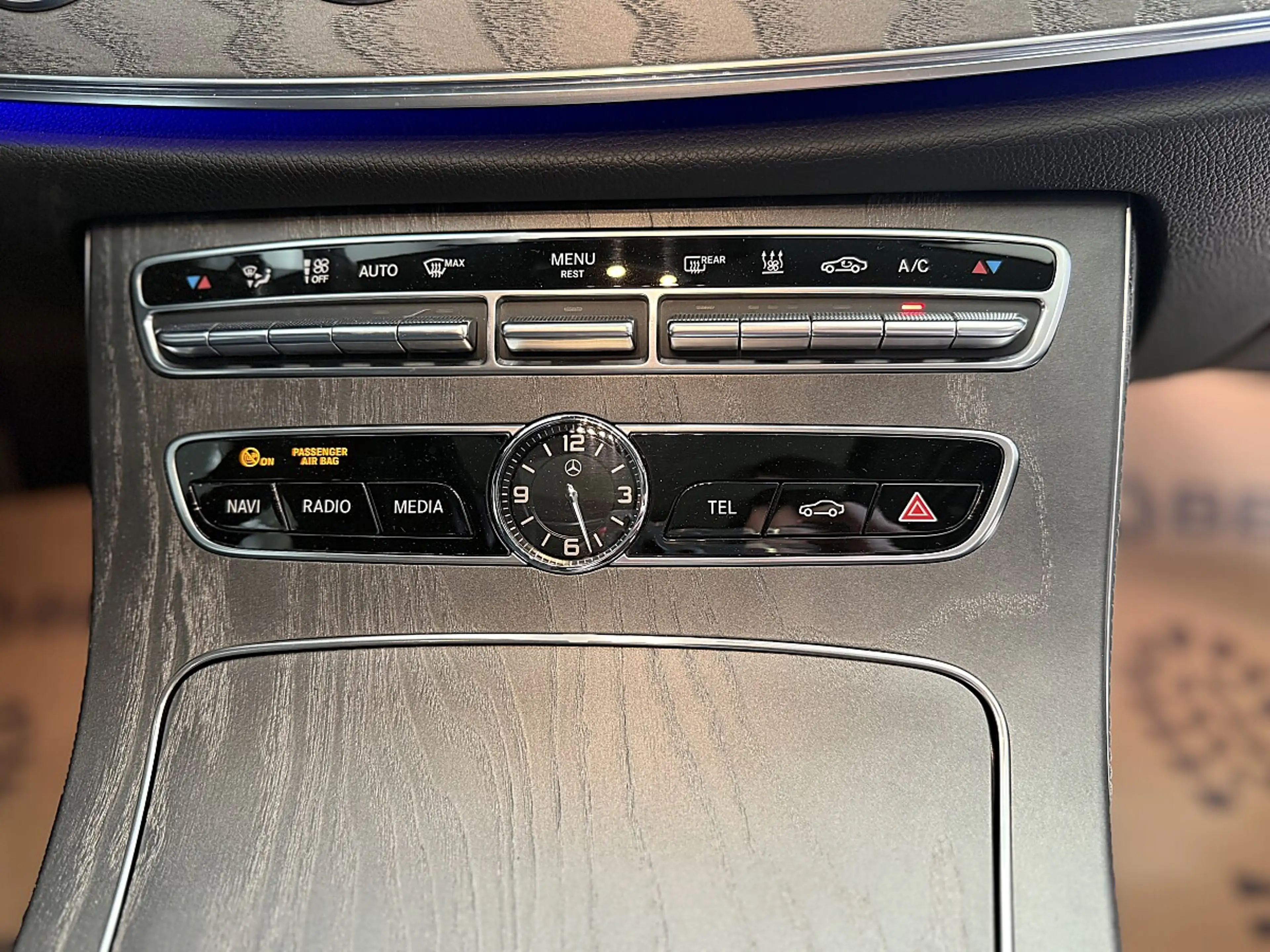 Mercedes-Benz CLS 450 4MATIC Aut. *Umbau 63AMG*Schiebedach*360°Kam*Lu... — photo 15