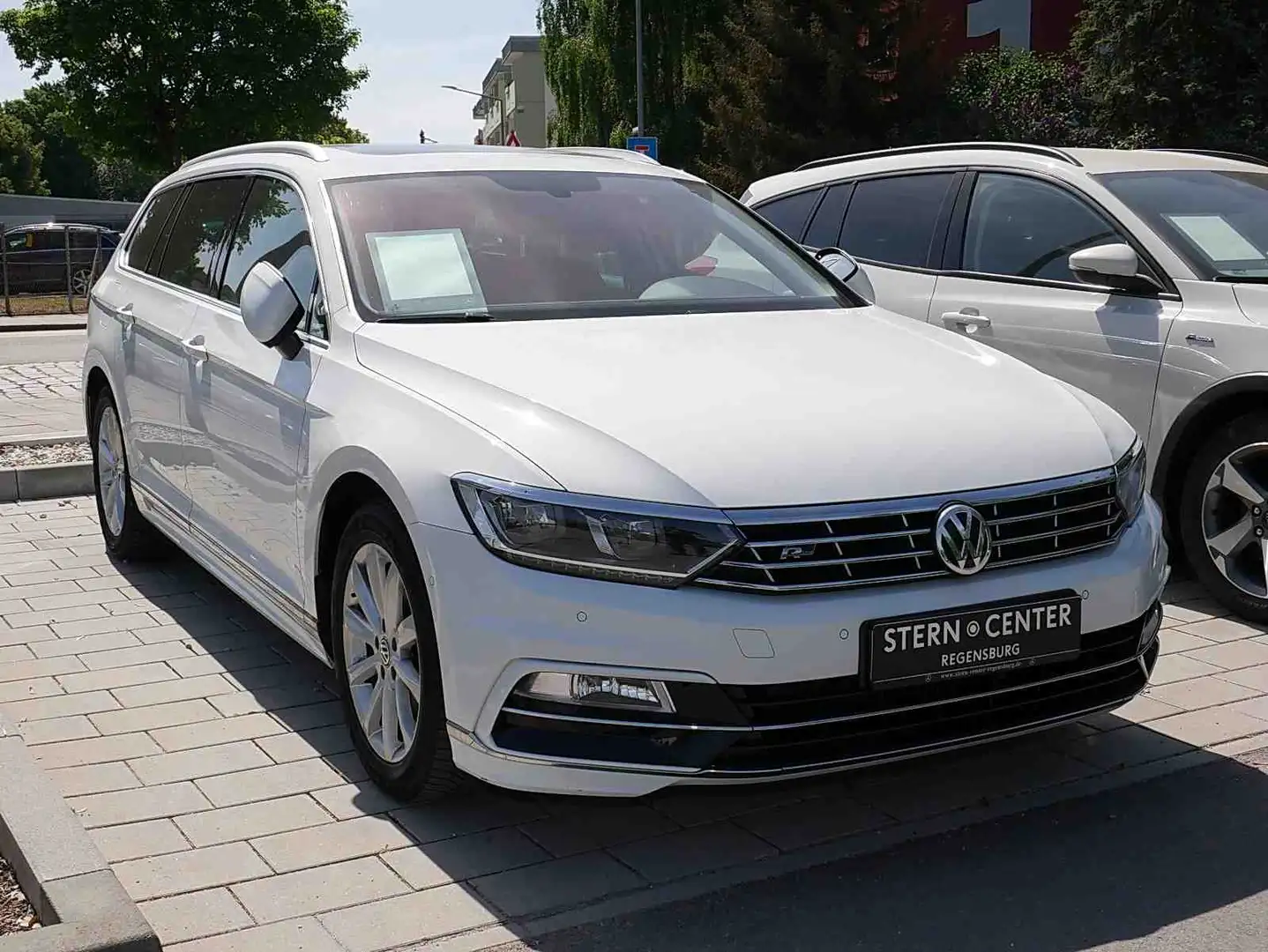 Volkswagen Passat Variant 1.4 TSI R-LINE+HIGHTLINE+PANO+LED Wit - 2