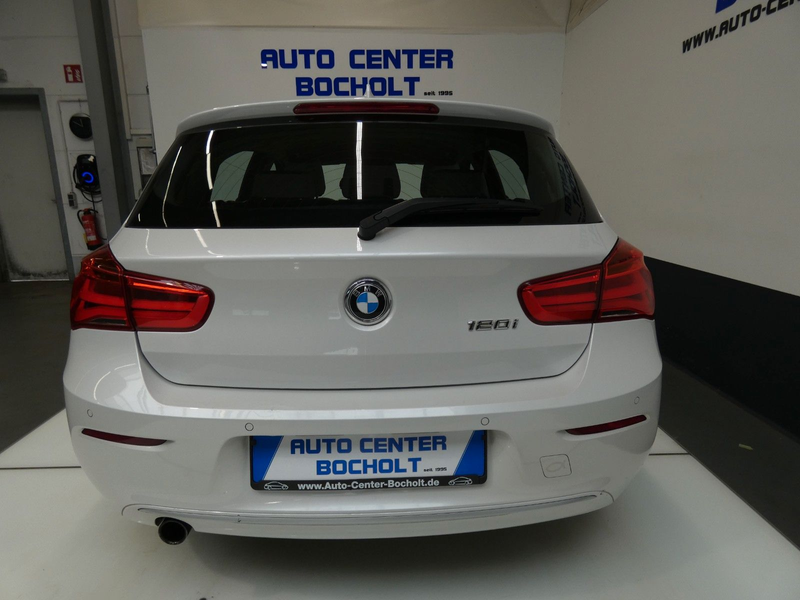 BMW 120 i Urban Line*Aut*Klimaaut*Sitzheizung*1. Hand — photo 2