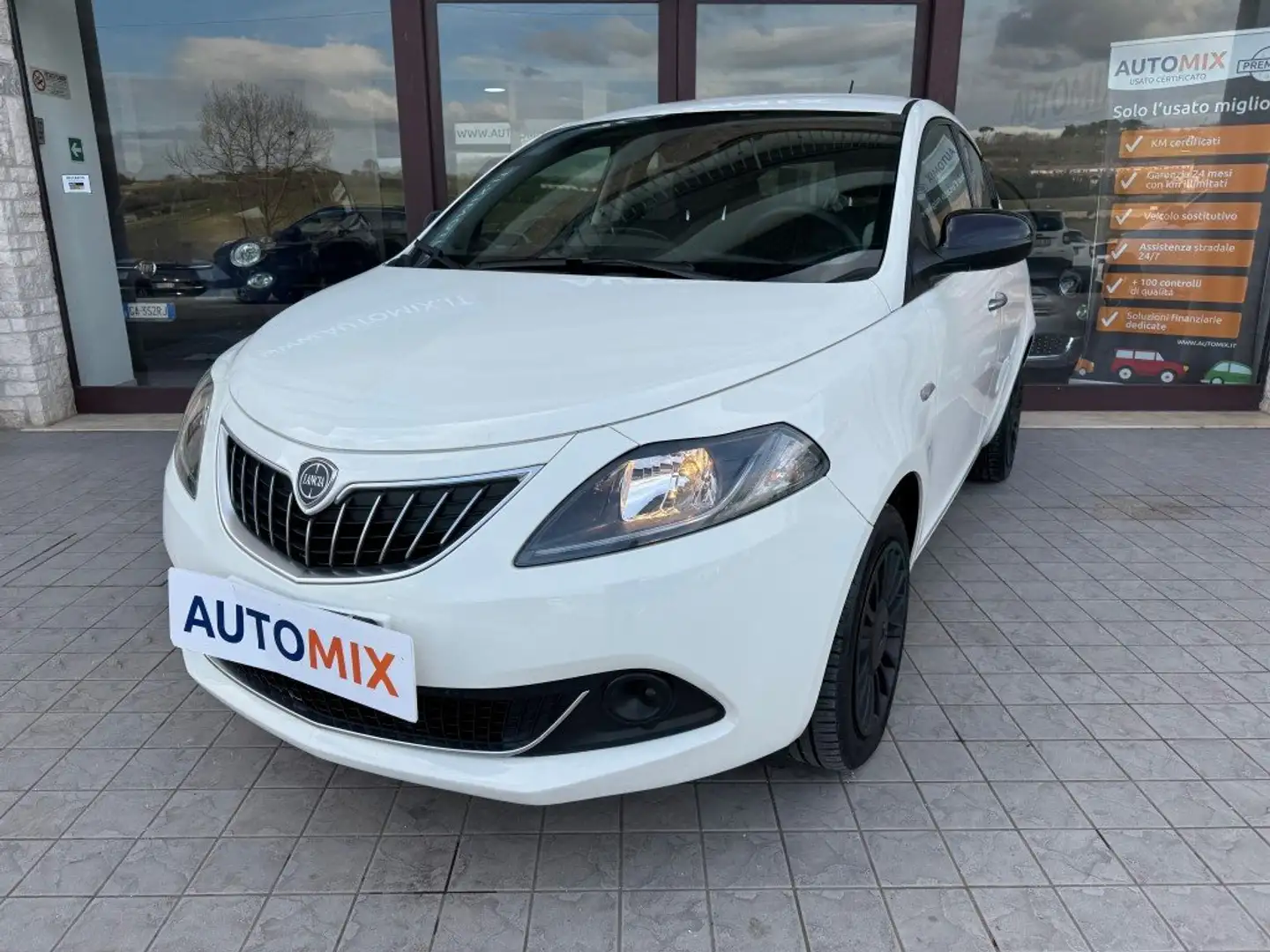 Lancia Ypsilon 1.0 Firefly Hybrid Silver 6M Blanc - 2