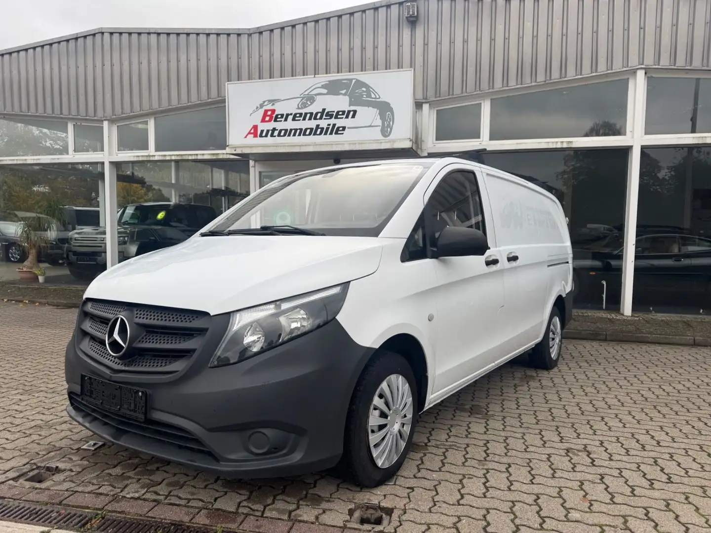 Mercedes-Benz Vito VITO KASTEN 111 CDI/KAMERA/REGALE/AHK/NAVI Weiß - 1
