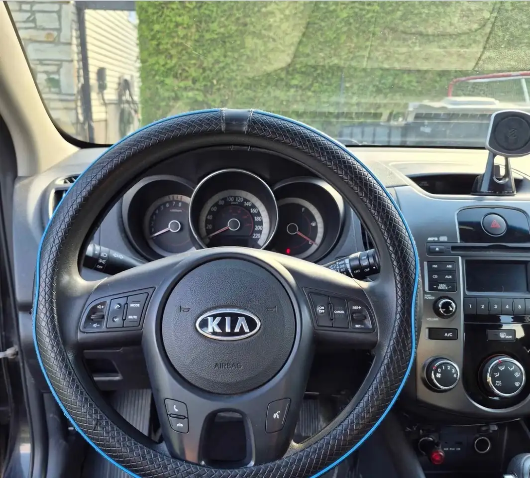 Kia Forte снимка Kia Forte