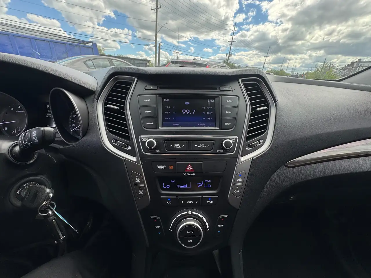 Hyundai SANTA FE photo Hyundai SANTA FE